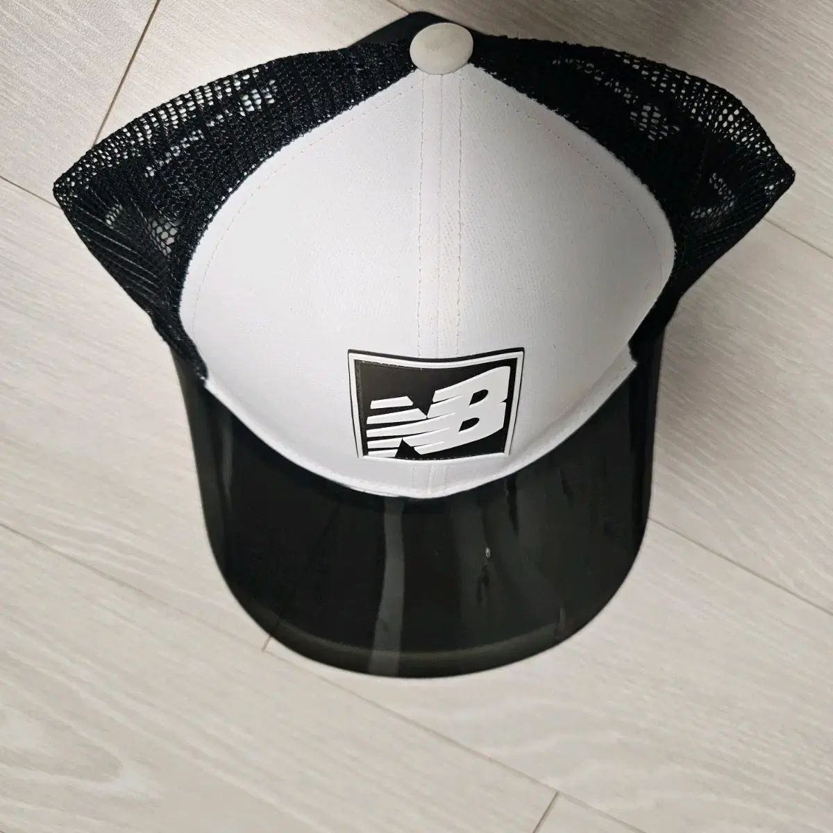 ニューバランス 白/ブラック メッシュキャップ 帽子 52 cm