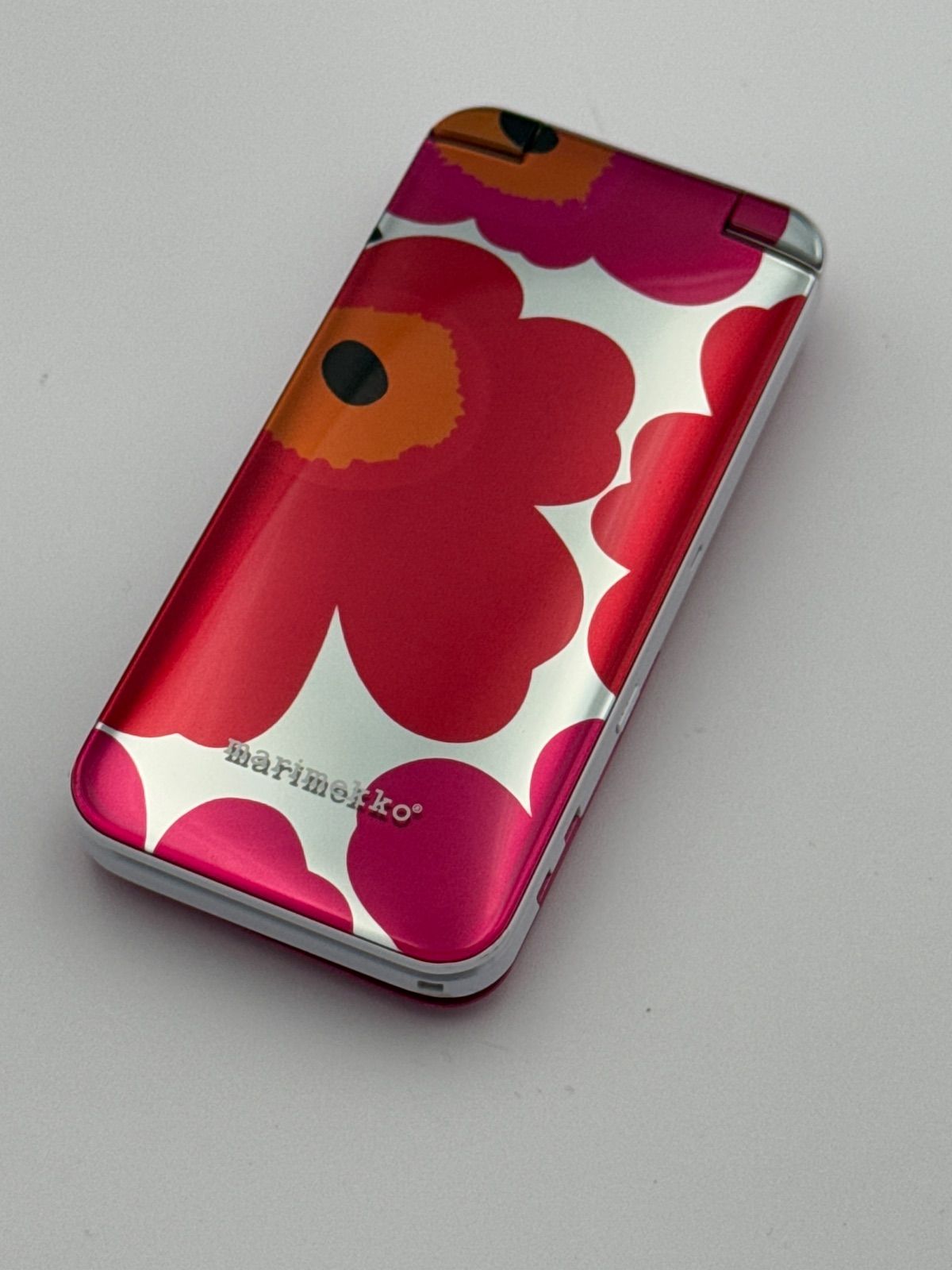 docomo STYLE series SH-02 B marimekko UNIKKO red ウニッコ レッド ガラケー