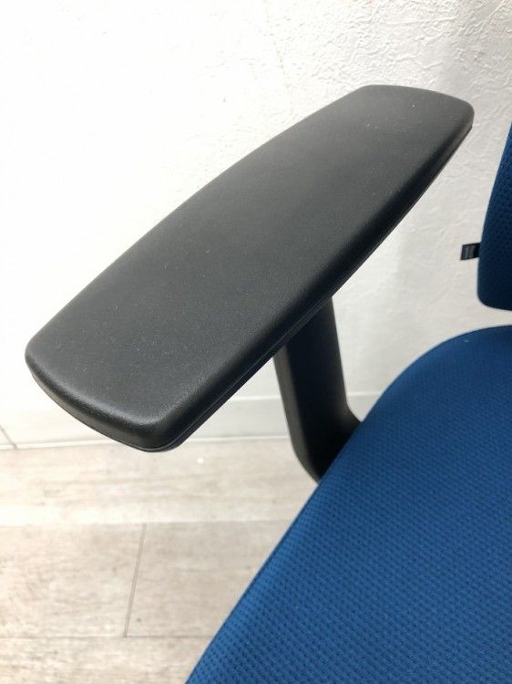 コクヨ 固定肘付ウィザード４チェア