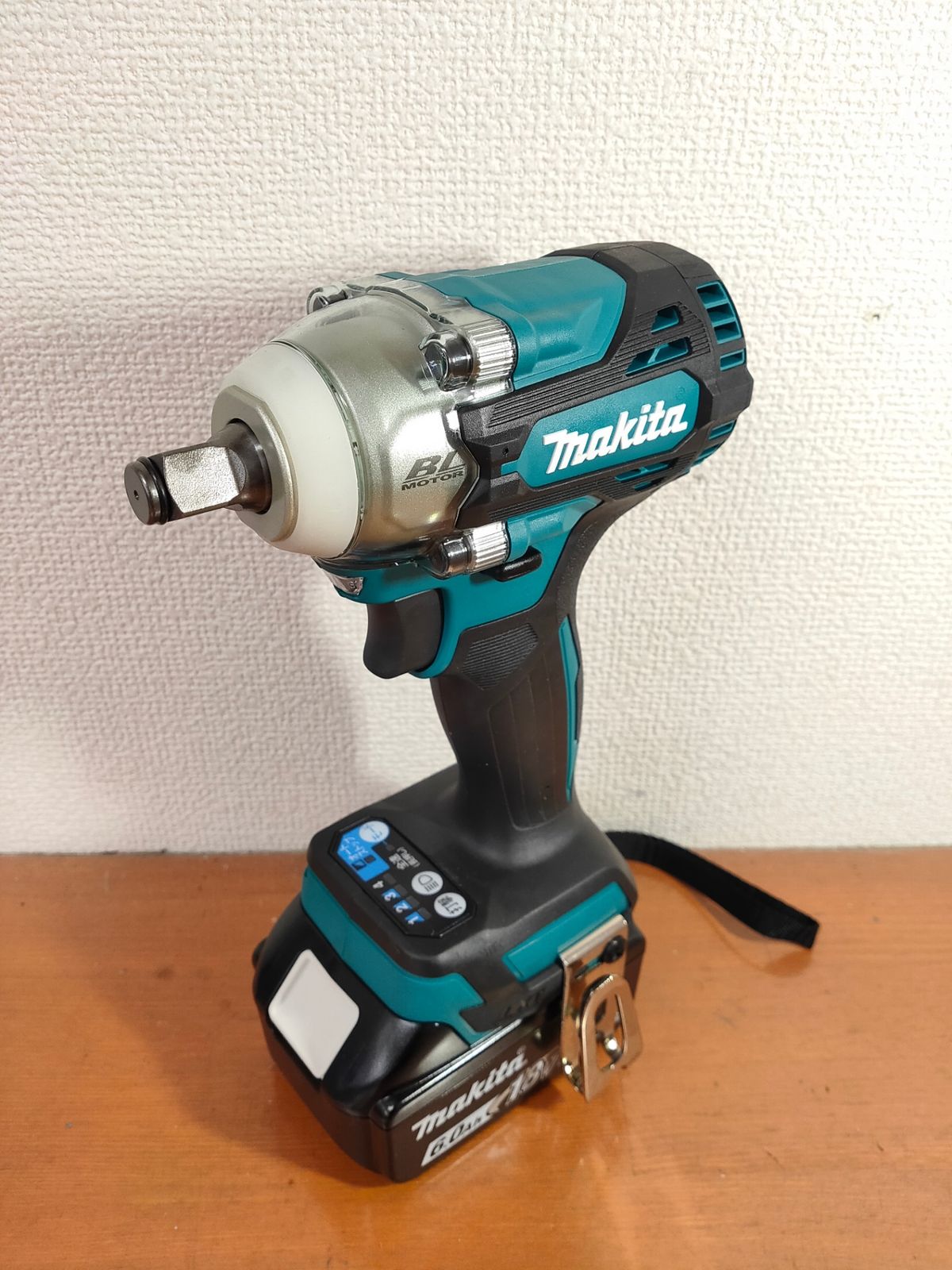 マキタ makita 充電式インパクトレンチ 18 V バッテリ 充電器 12.7 mm角 トルク300 Nm
