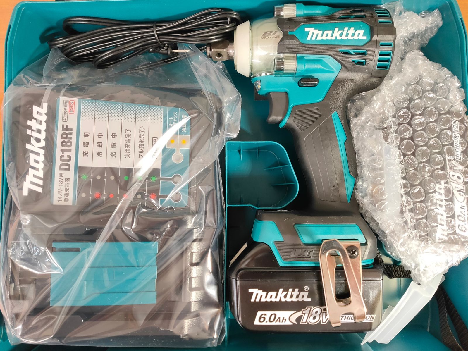 マキタ makita 充電式インパクトレンチ 18 V バッテリ 充電器 12 7 mm角 トルク300 Nm