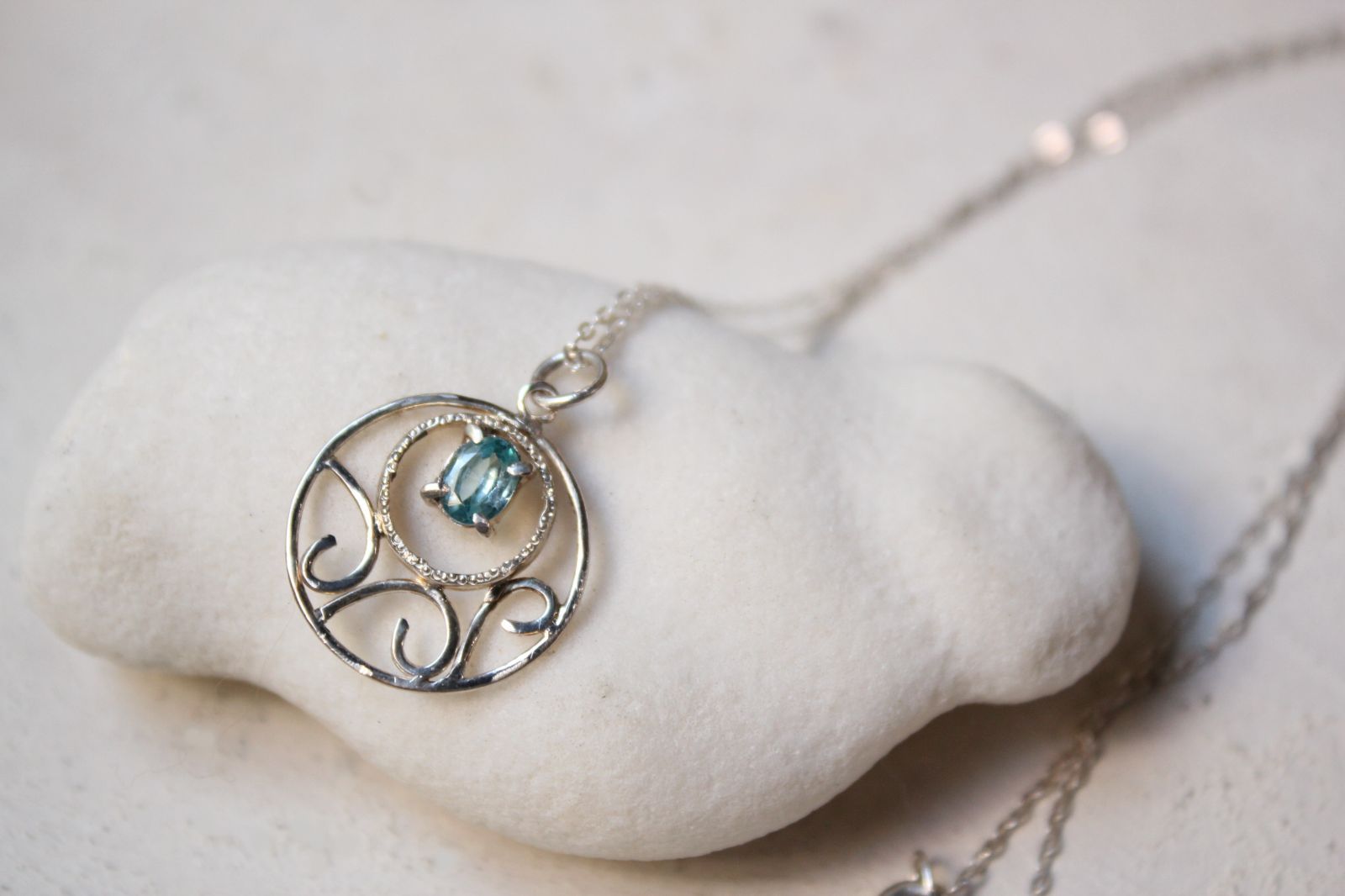 ブルージルコンのネックレス silver azur