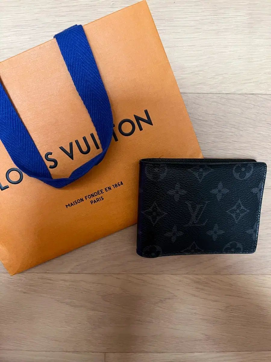 ルイヴィトン モノグラム エクリプス 二つ折り財布 - メルカリ