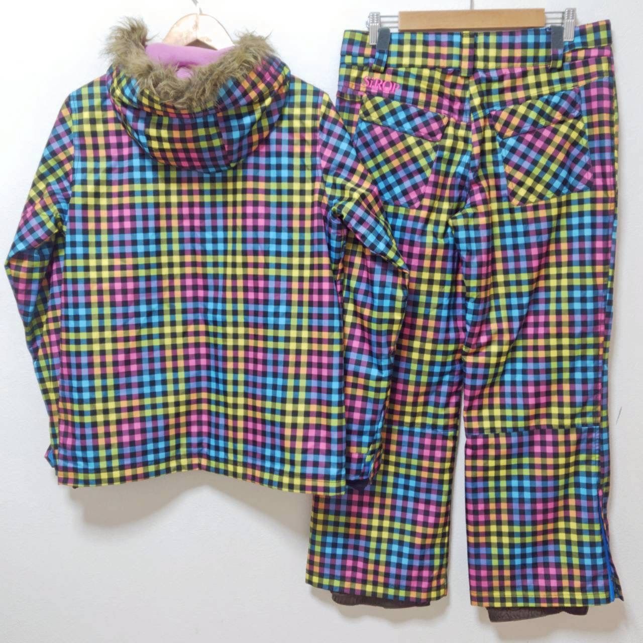 セットアップ◎ゲレンデに映えるレインボーカラー！【SIROP】シロップ