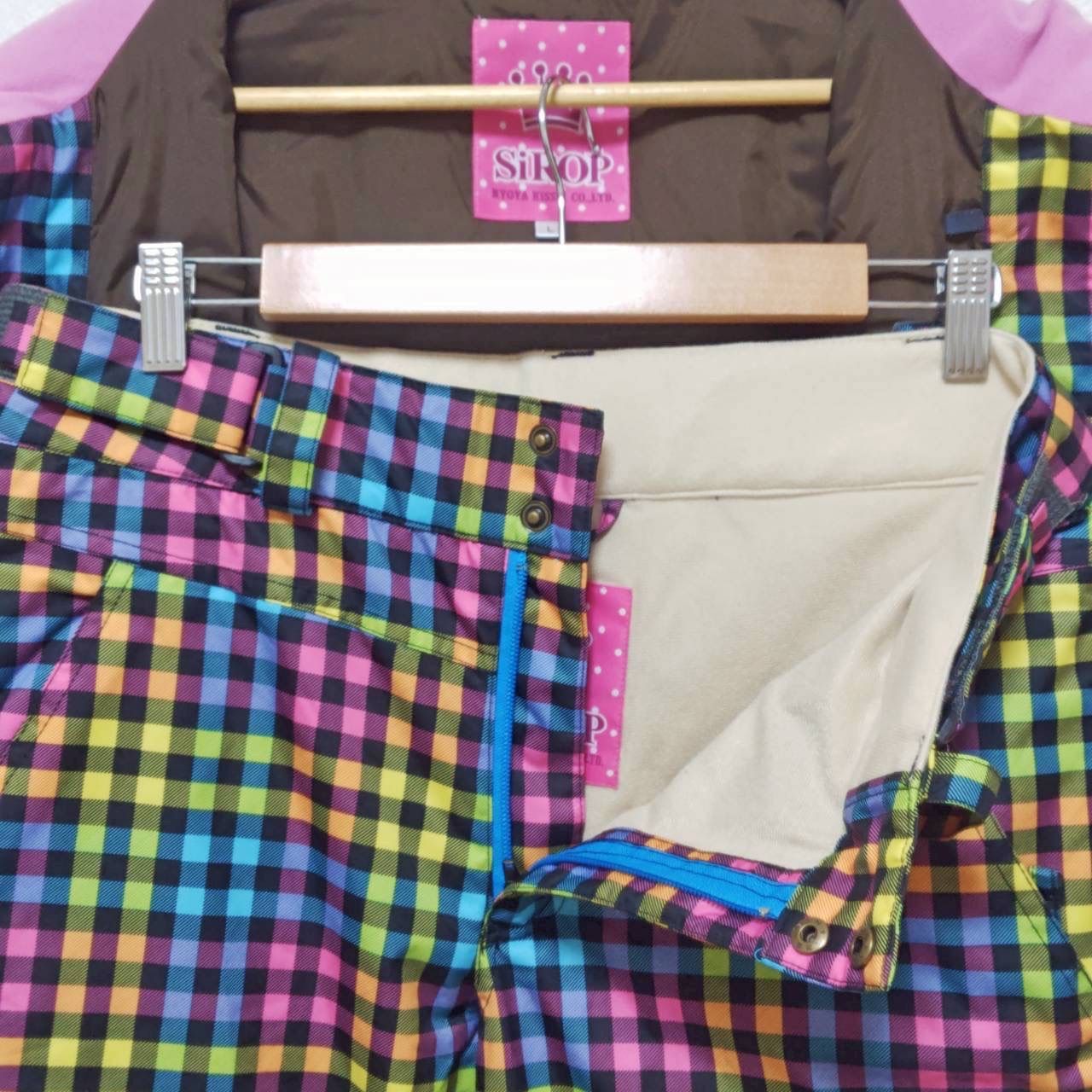 セットアップ◎ゲレンデに映えるレインボーカラー！【SIROP】シロップ