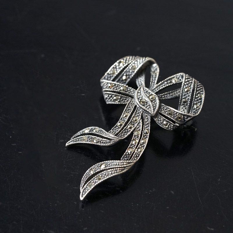 アンティーク シルバーとマーカサイト リボンブローチ（1960年代