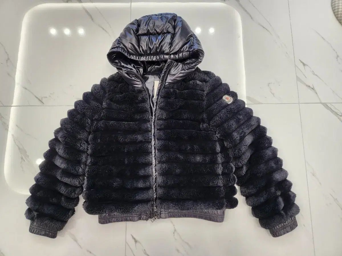 モンクレール WHO フード ファー ダウン ブラック 12 A
