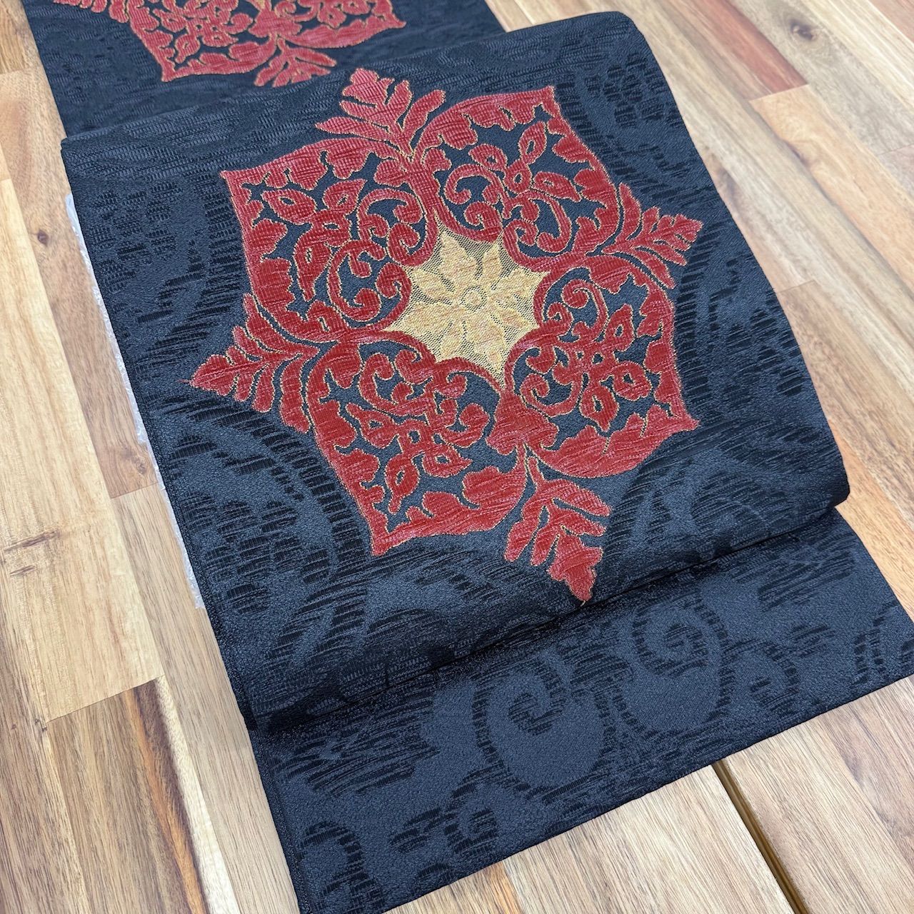 正絹西陣織袋帯 超 お仕立て上がり 正倉院紅華紋 街ゆく粋姿 ハイセンスお洒落帯