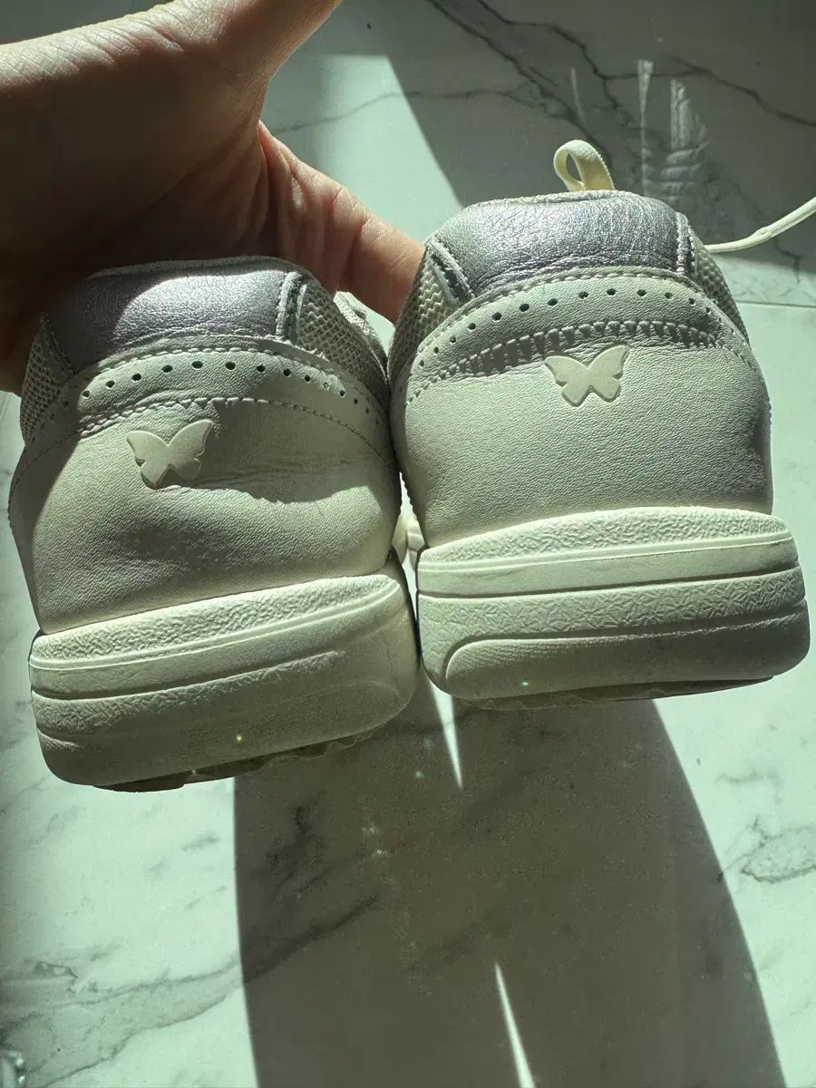 ナラジオ スニーカー アイボリー メッシュ