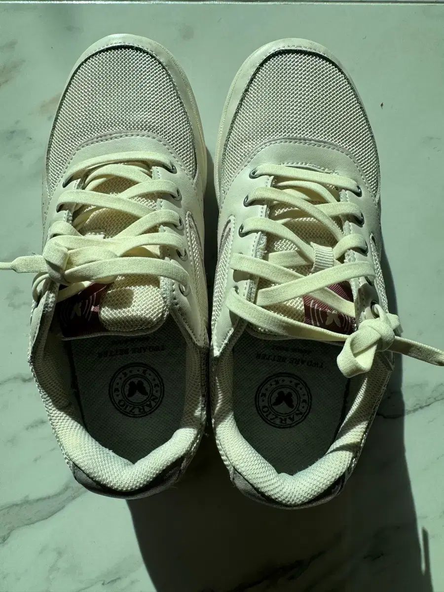 ナラジオ スニーカー アイボリー メッシュ