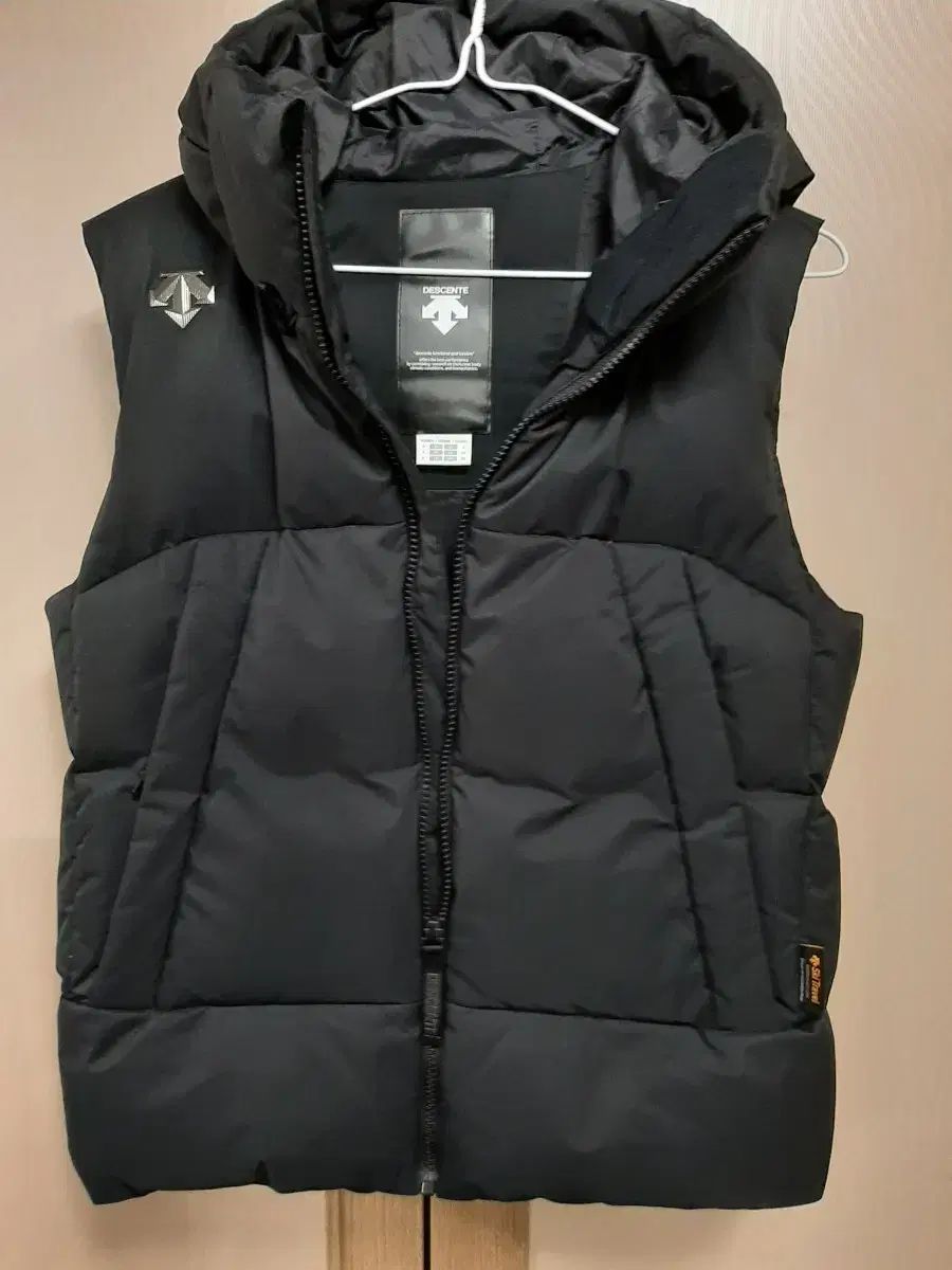 デサント レディース ダウンベスト (S) - メルカリ