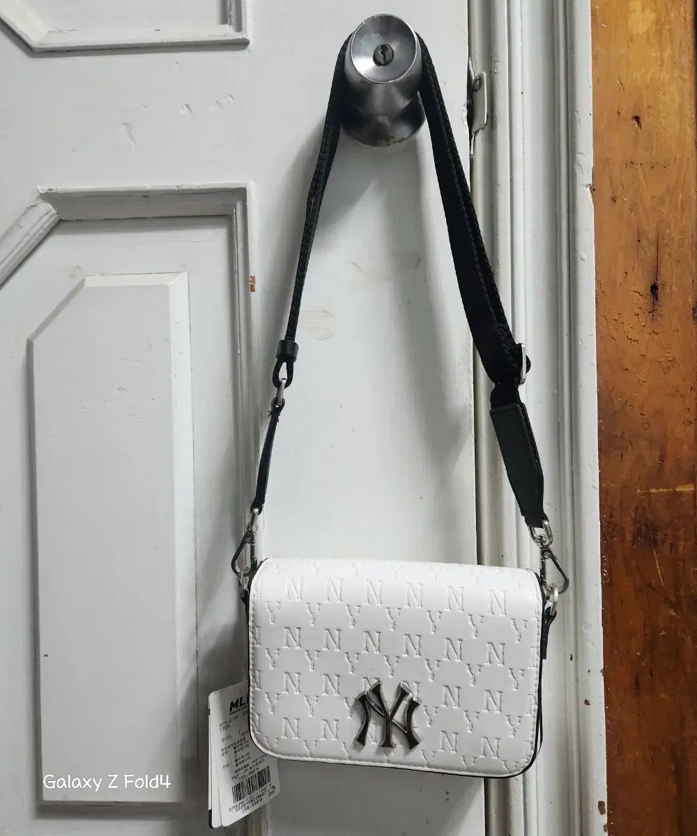 MLB NYヤンキース 白 クロスバック