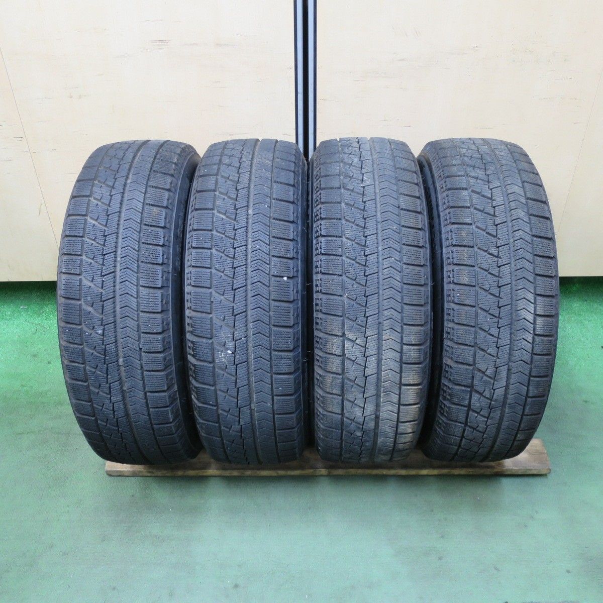 バリ溝！キレイ！8.5分☆プリウス 等 195/65R15 スタッドレス