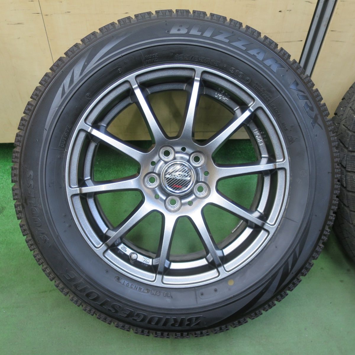 バリ溝 キレイ 8 5分 プリウス 等 195 65 R 15 スタッドレス ブリヂストン ブリザック VRX シュナイダー 15インチ PCD 100 5 H ス