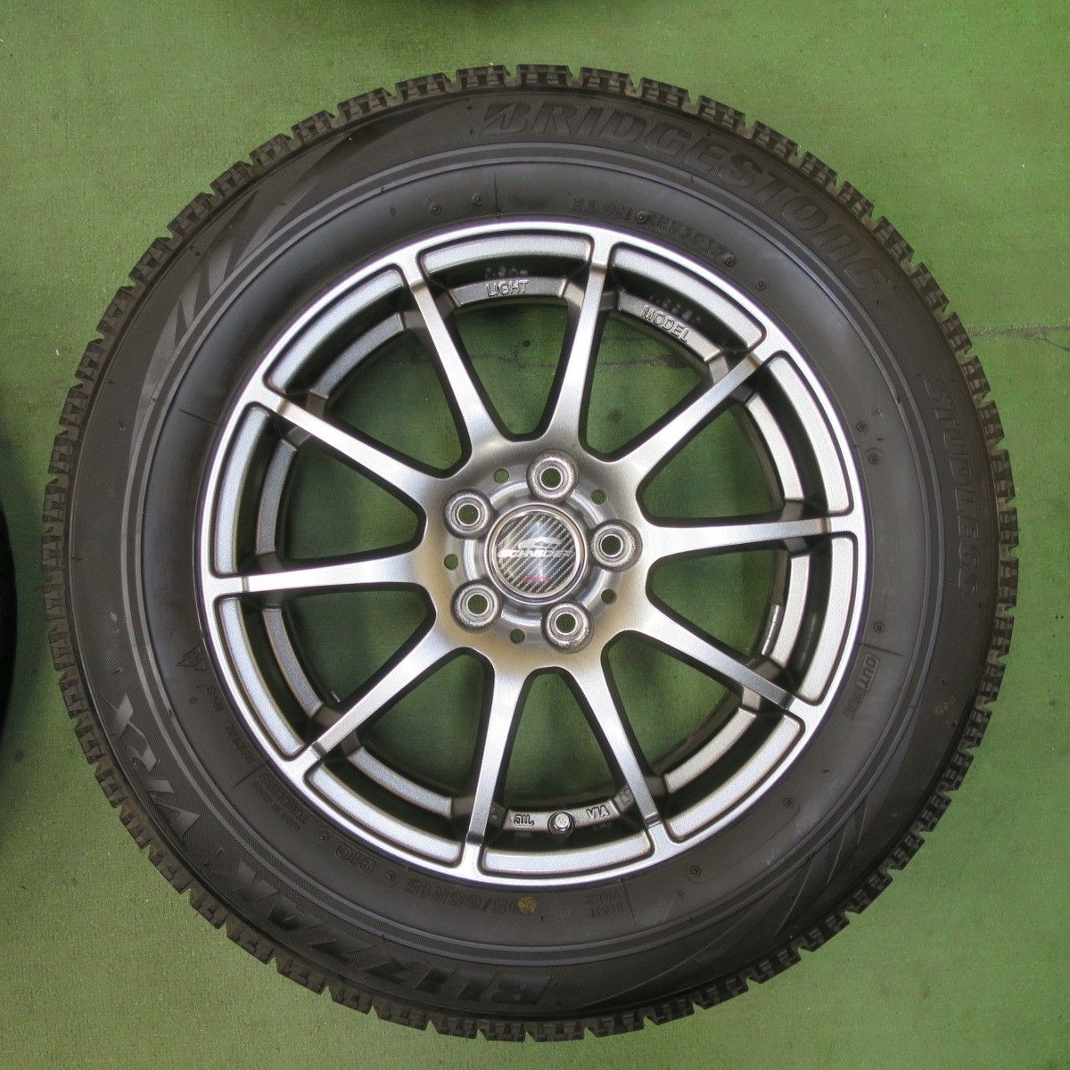 バリ溝！キレイ！8.5分☆プリウス 等 195/65R15 スタッドレス
