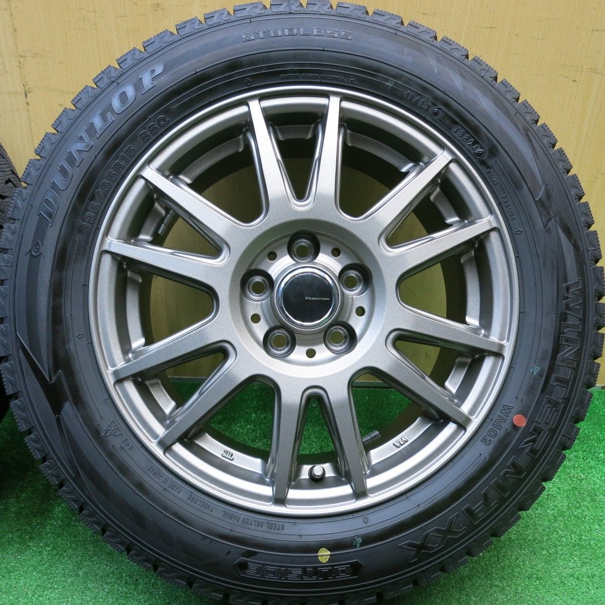 バリ溝 24年 キレイ 9 5分以上 シエンタ 等 185 65 R 15 スタッドレス ダンロップ ウインターマックス WM 02 Vエモーション 15インチ PCD 100 5 H ス