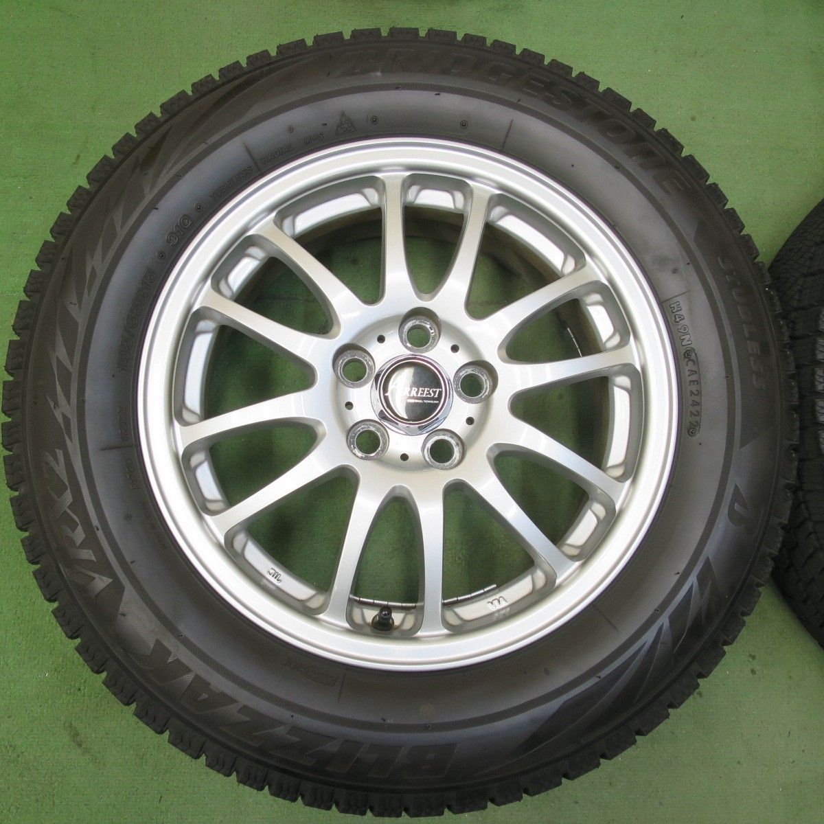 バリ溝！22年！キレイ！9分☆プリウス 等 195/65R15 スタッドレス