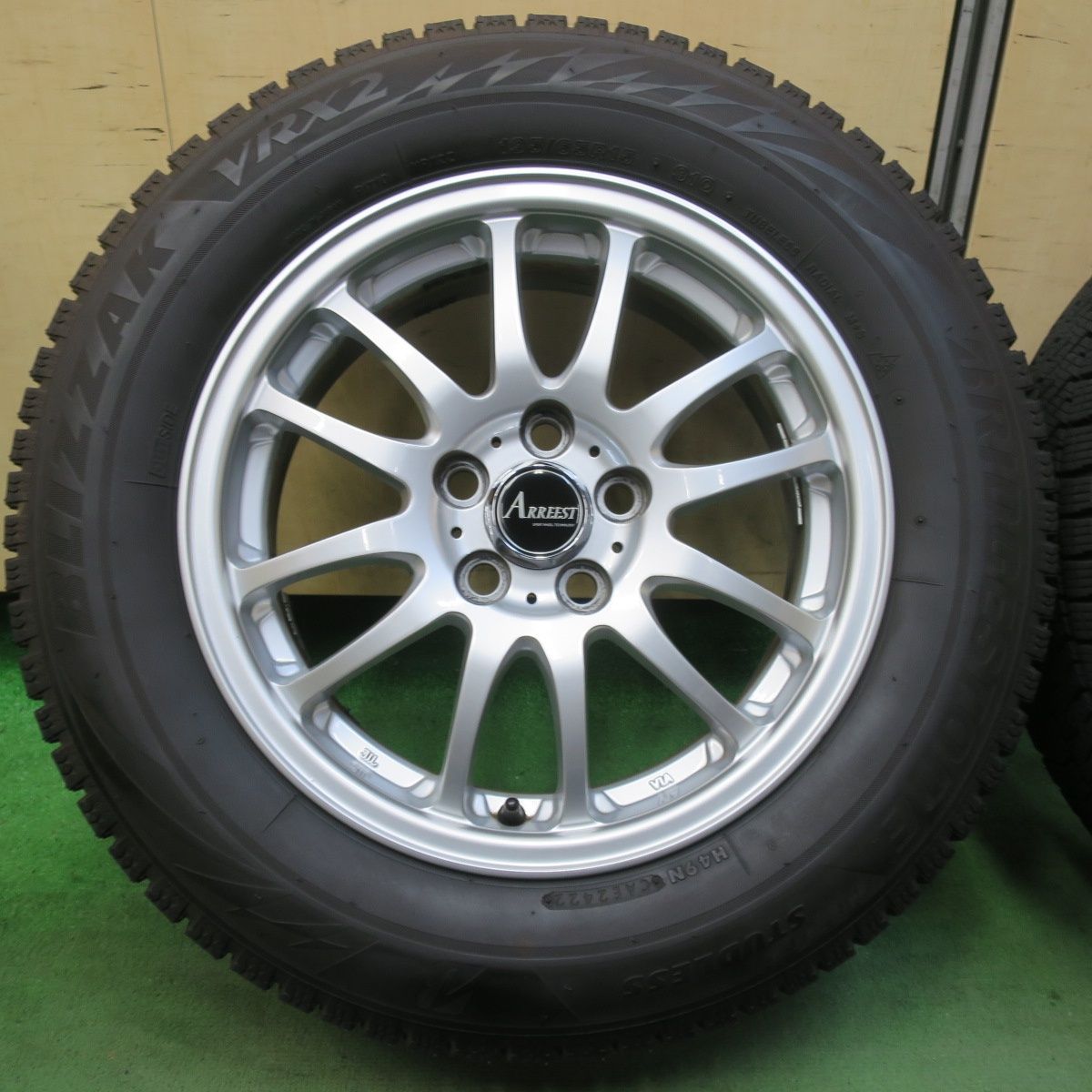 バリ溝！22年！キレイ！9分☆プリウス 等 195/65R15 スタッドレス