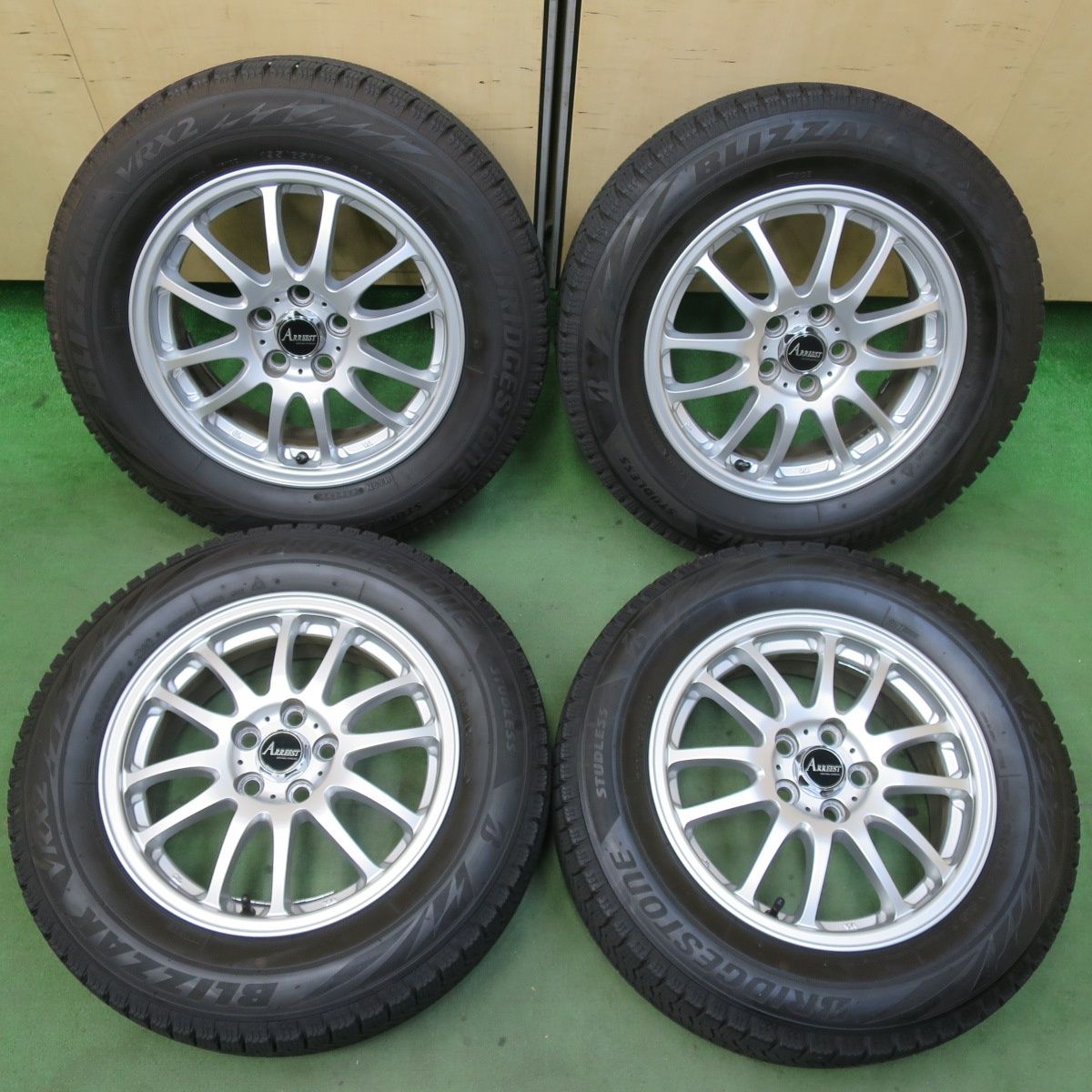 バリ溝！22年！キレイ！9分☆プリウス 等 195/65R15 スタッドレス
