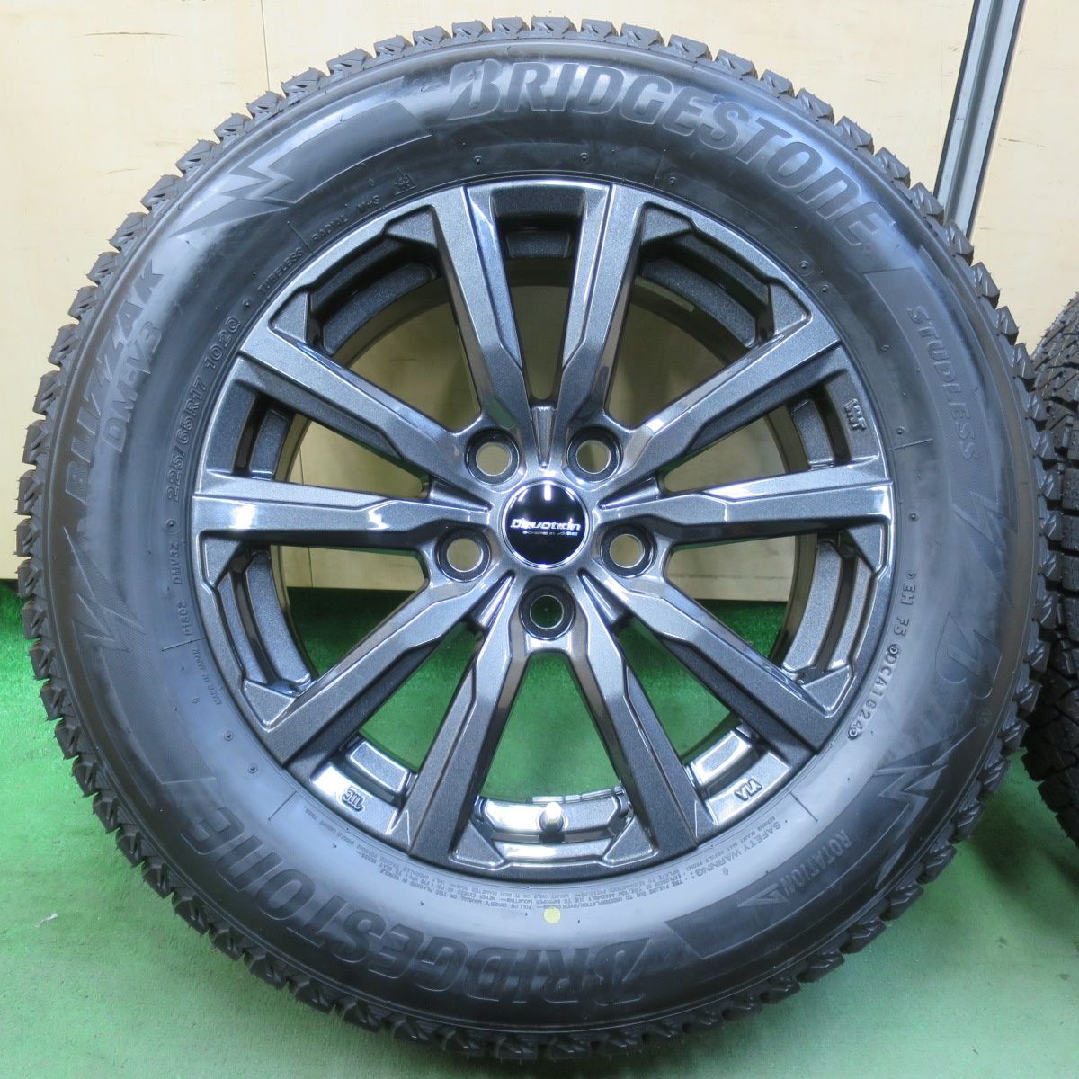 24年 40系 アルファード 等 Devotion AME 225 65 R 17 スタッドレス ブリヂストン ブリザック DM V 3 17インチ ディヴォーション PCD 120 5 H 5112604イス
