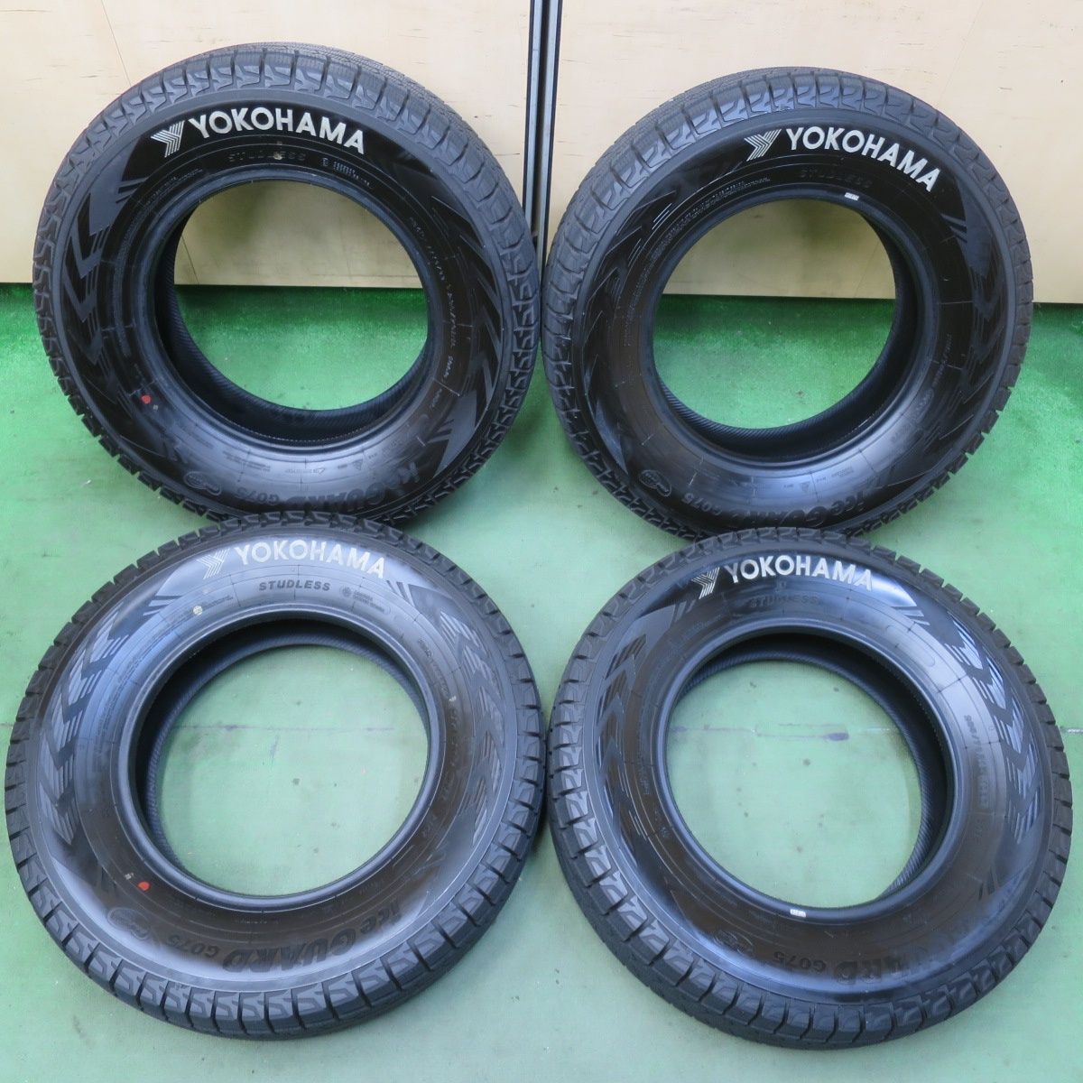 超バリ溝 22年 ほぼ10分 スタッドレス 235 70 R 16 ヨコハマ アイスガード G 075 タイヤ 16インチ アウトランダー デリカ 等 5112603イスタ