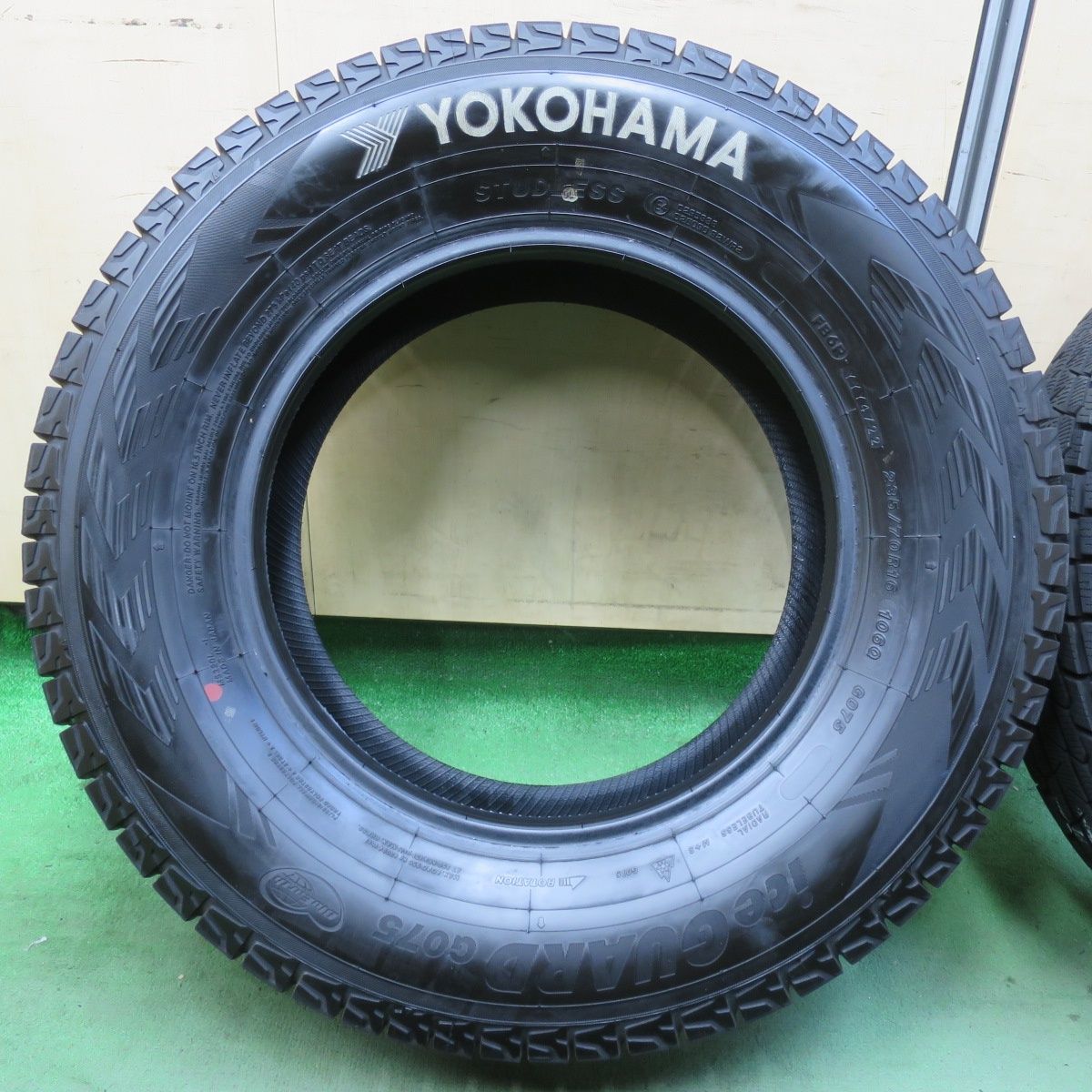  超バリ溝 22年 ほぼ10分 スタッドレス 235 70 R 16 ヨコハマ アイスガード G 075 タイヤ 16インチ アウトランダー デリカ 等 5112603イスタ 16インチ スタッドレス