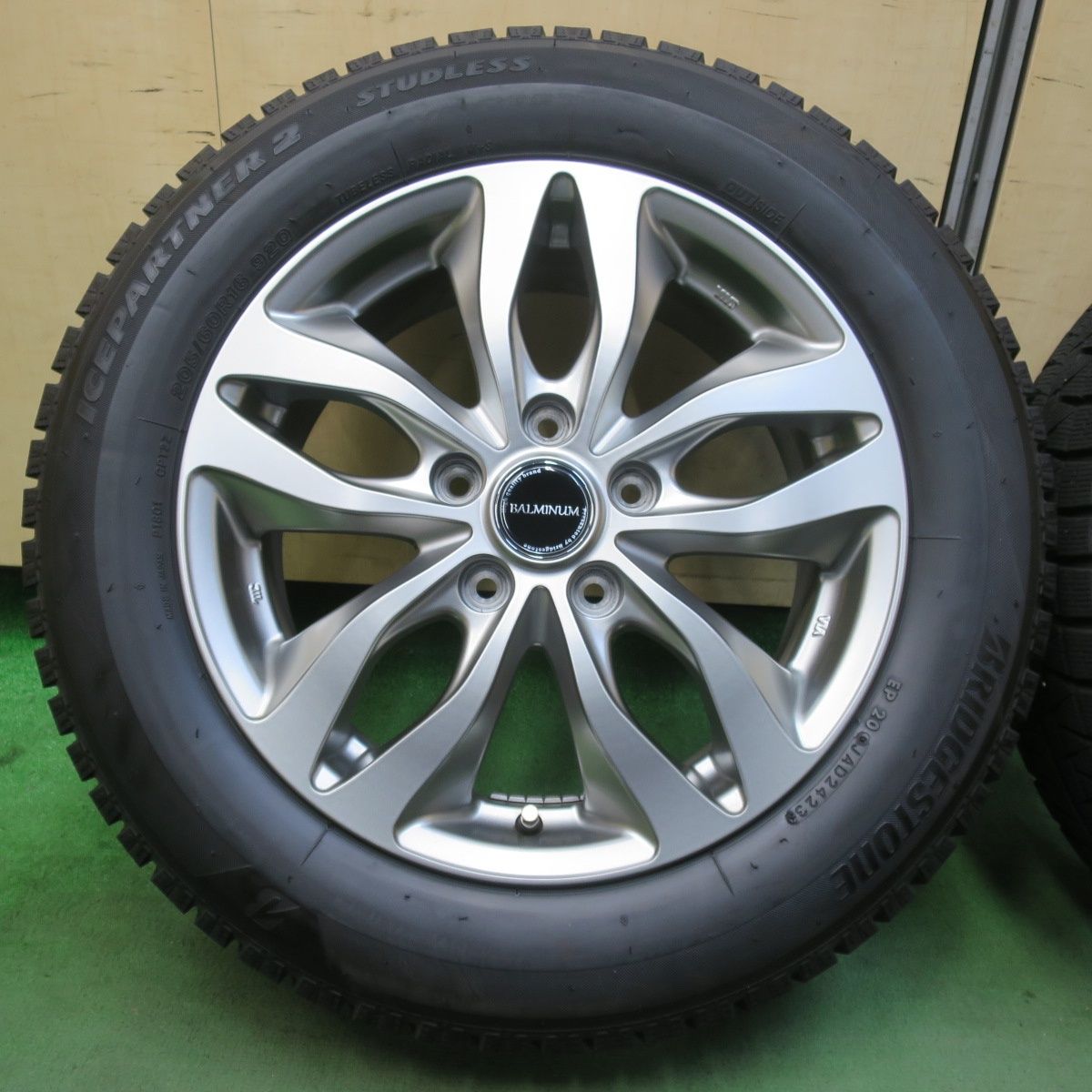 バリ溝 23年 キレイ 9 5分 スタッドレス 205 60 R 16 ブリヂストン アイスパートナー2 バルミナ 16インチ PCD 114 3 5 H 5112708イス
