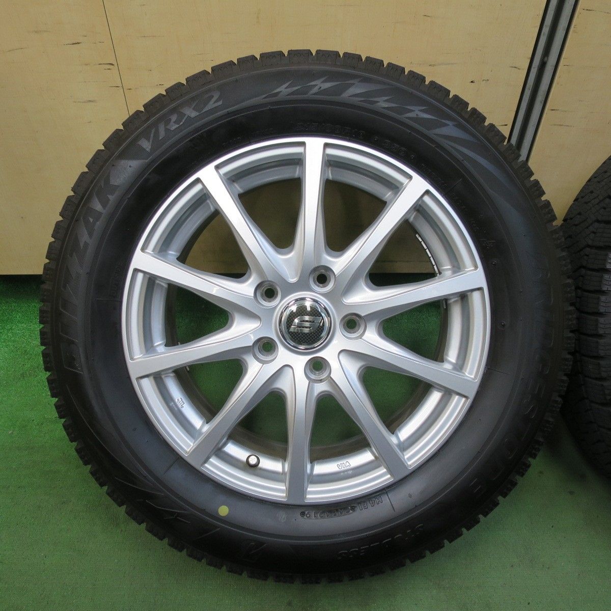 バリ溝 キレイ 9 5分 スタッドレス 215 60 R 16 ブリヂストン ブリザック VRX 2 ストレンジャー 16インチ PCD 114 3 5 H ス