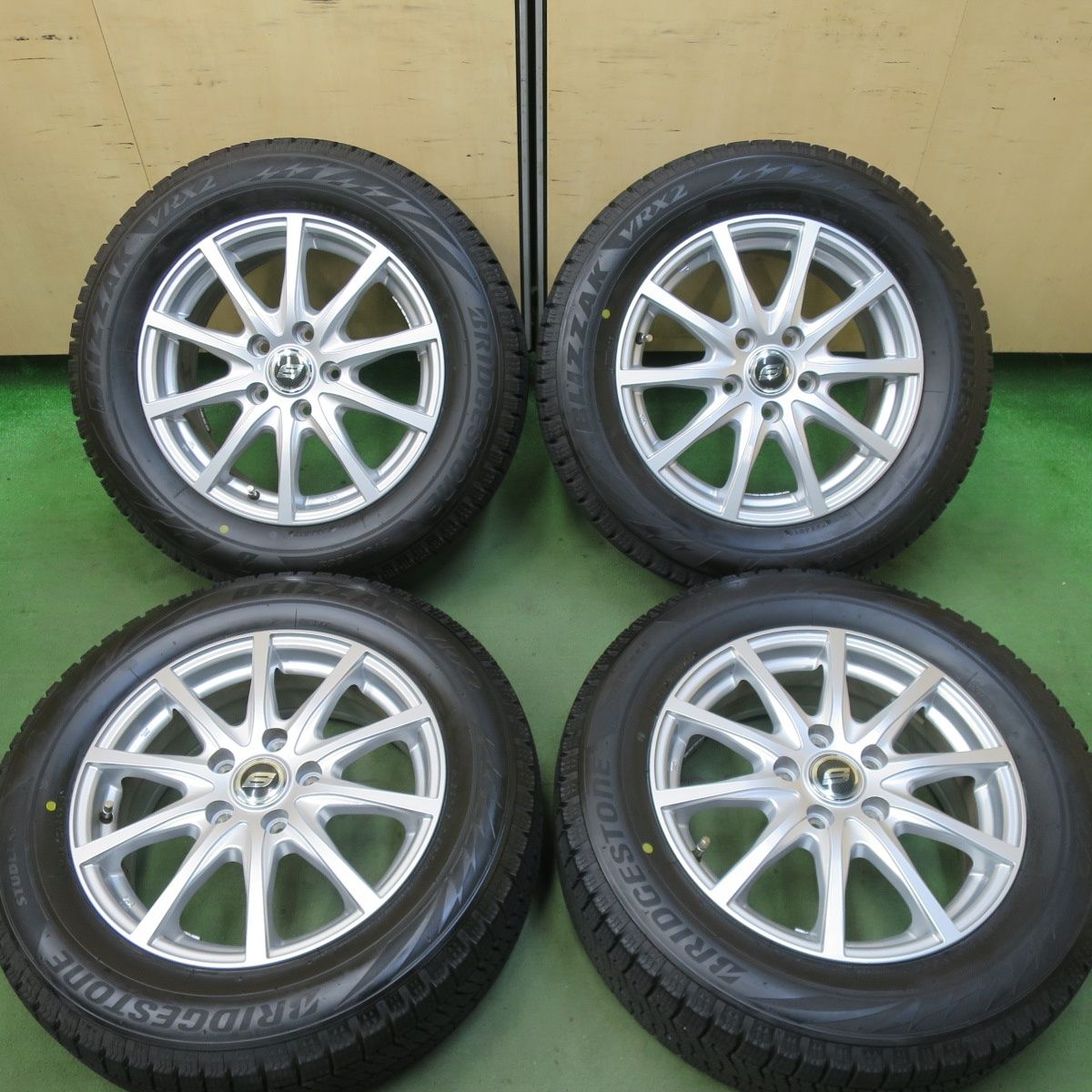 バリ溝 キレイ 9 5分 スタッドレス 215 60 R 16 ブリヂストン ブリザック VRX 2 ストレンジャー 16インチ PCD 114 3 5 H ス