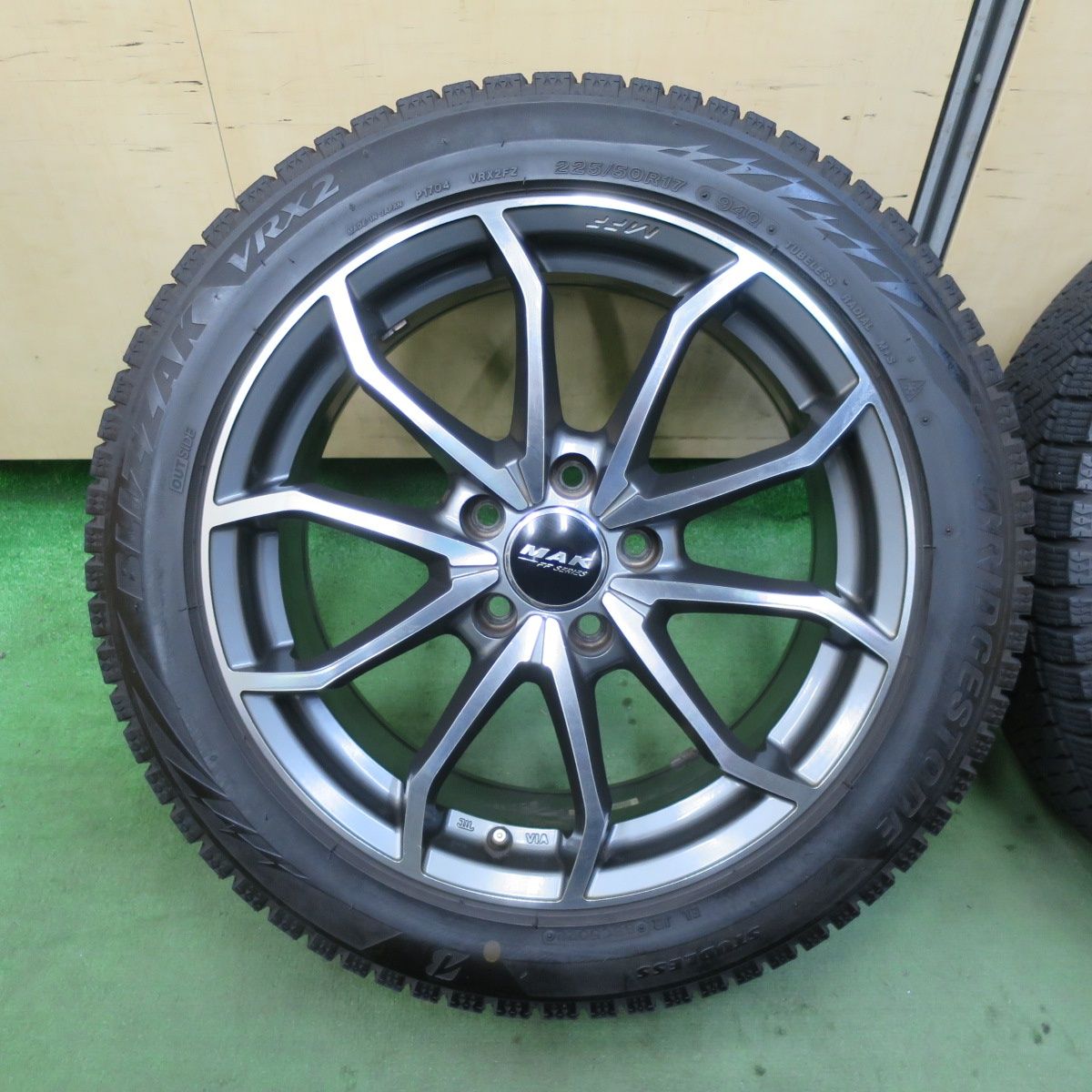 バリ溝 22年 9 5分 アウディ 等 MAK LOWE FF SERIES 225 50 R 17 スタッドレス ブリヂストン ブリザック VRX 2 レーヴェ 17インチ PCD 112 5 H ス