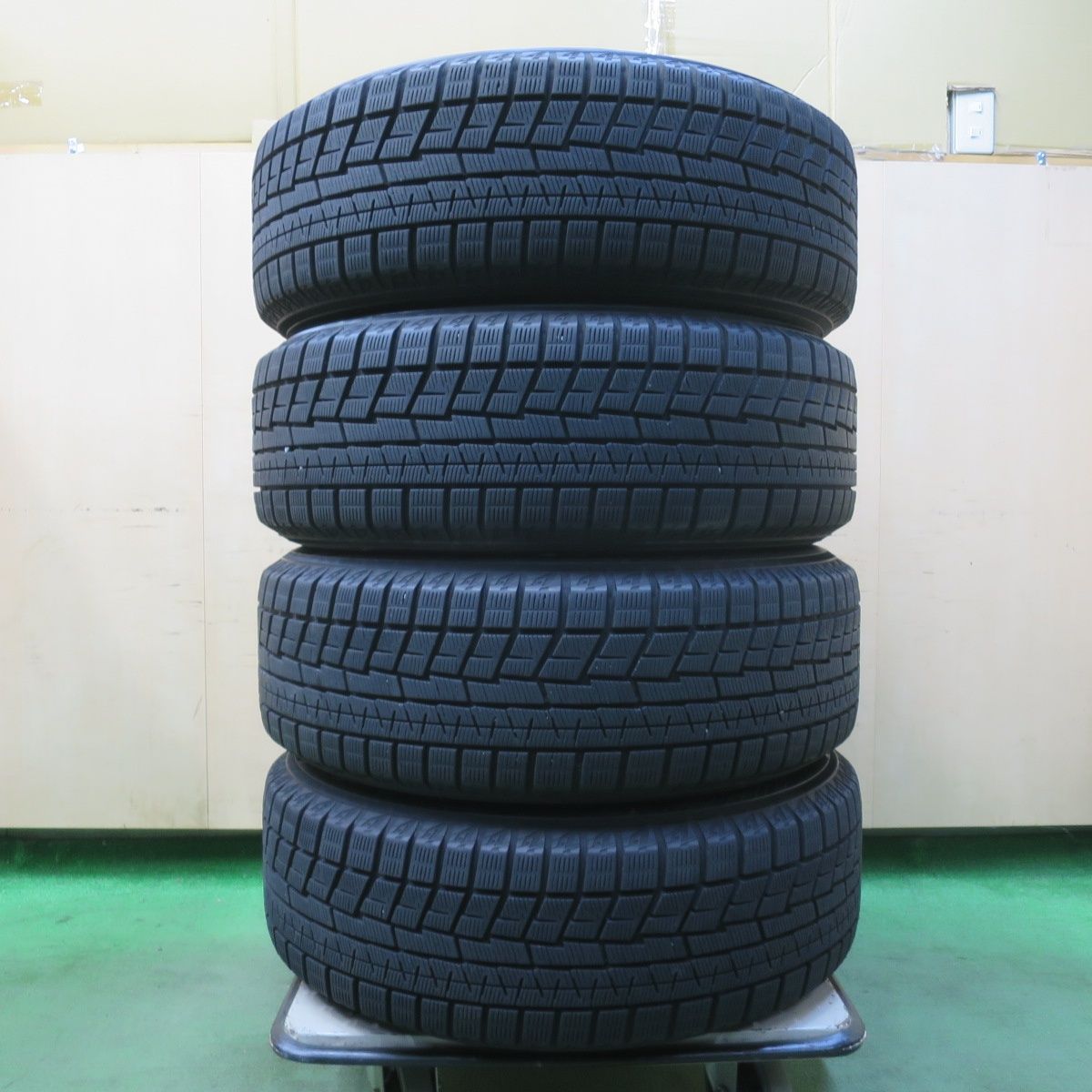 バリ溝！24年！キレイ！9.5分以上★30 アルファード 等225/60R17 バリ溝！22年！キレイ！9.5分☆スタッドレス 225/60R17 ヨコハマ