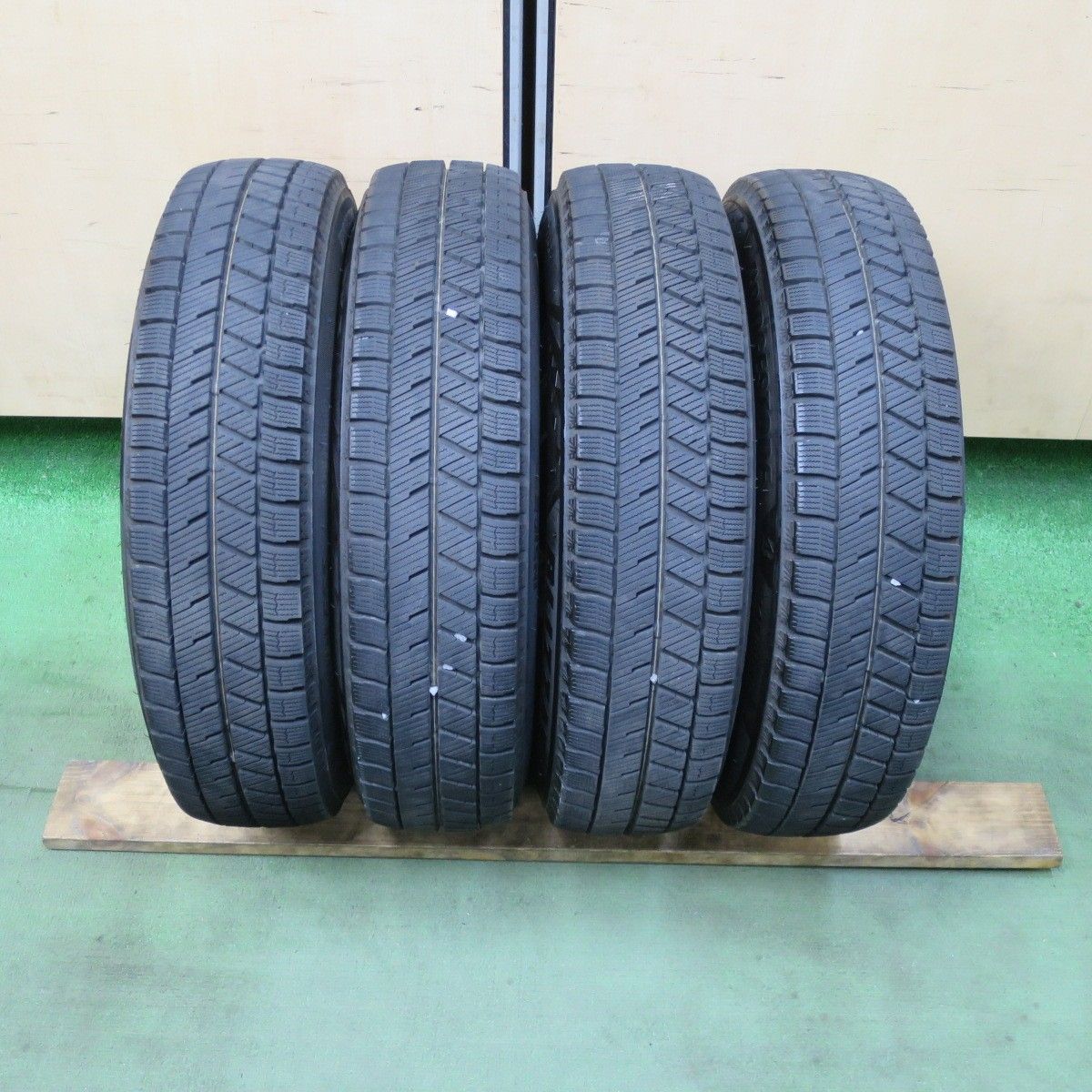  バリ溝 23年 キレイ 9分 スタッドレス 145 80 R 13 ブリヂストン ブリザック VRX 3 SG E 社外 アルミ 13インチ PCD 100 4 H ス 13インチ タイヤ ホイールセット