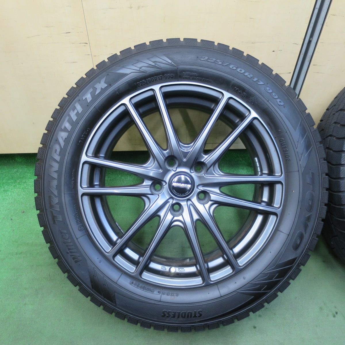 バリ溝 24年 キレイ ほぼ10分 スタッドレス 225 60 R 17 トーヨー ウインター トランパス TX WAREN ヴァーレン 17インチ PCD 114 3 5 H ス
