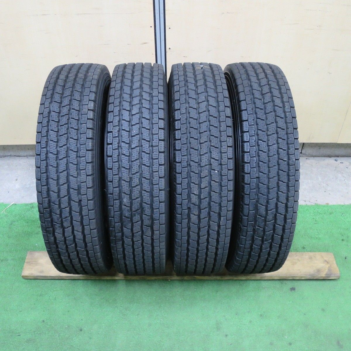  バリ溝 23年 キレイ 9 5分 スタッドレス 145 80 R 13 82 N ヨコハマ アイスガード iG 91 MiD シュナイダー 13インチ PCD 100 4 H ス 13インチ タイヤ ホイールセット