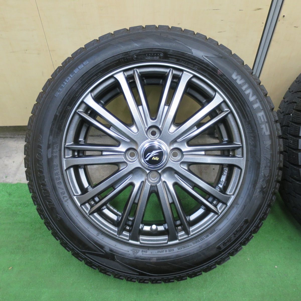 バリ溝 22年 キレイ 9 5分 スタッドレス 175 65 R 15 ダンロップ ウインターマックス WM 02 Fang ファング 15インチ PCD 100 4 H ス