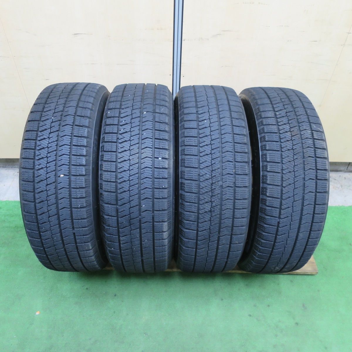 ISSA ブリヂストン　VRX2 205/60/16 バリ溝 ISSA ブリヂストン VRX2 205/60/16 バリ溝 ブリザック 205/60R16
