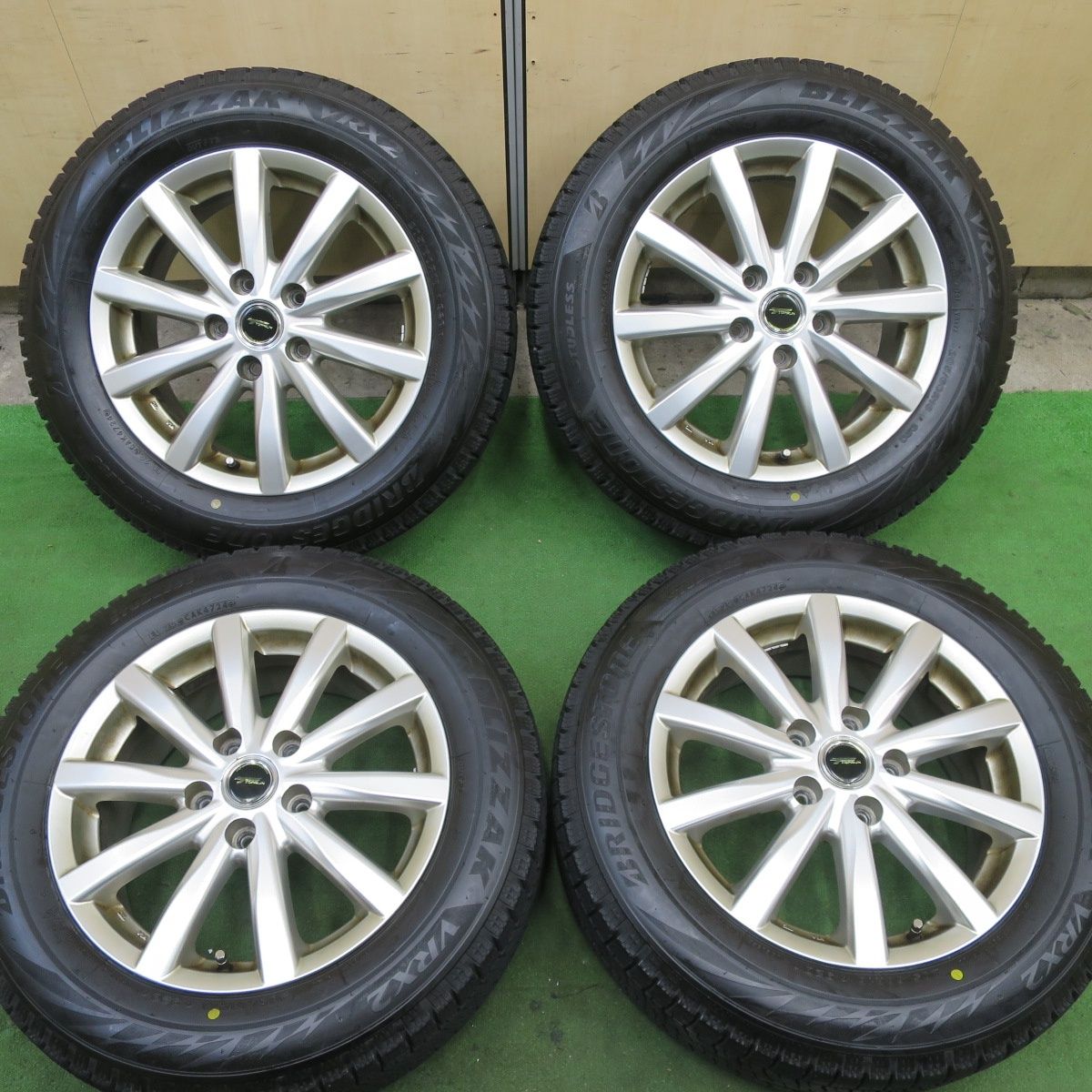 バリ溝！24年！9.5分☆スタッドレス 205/60R16 ブリヂストン
