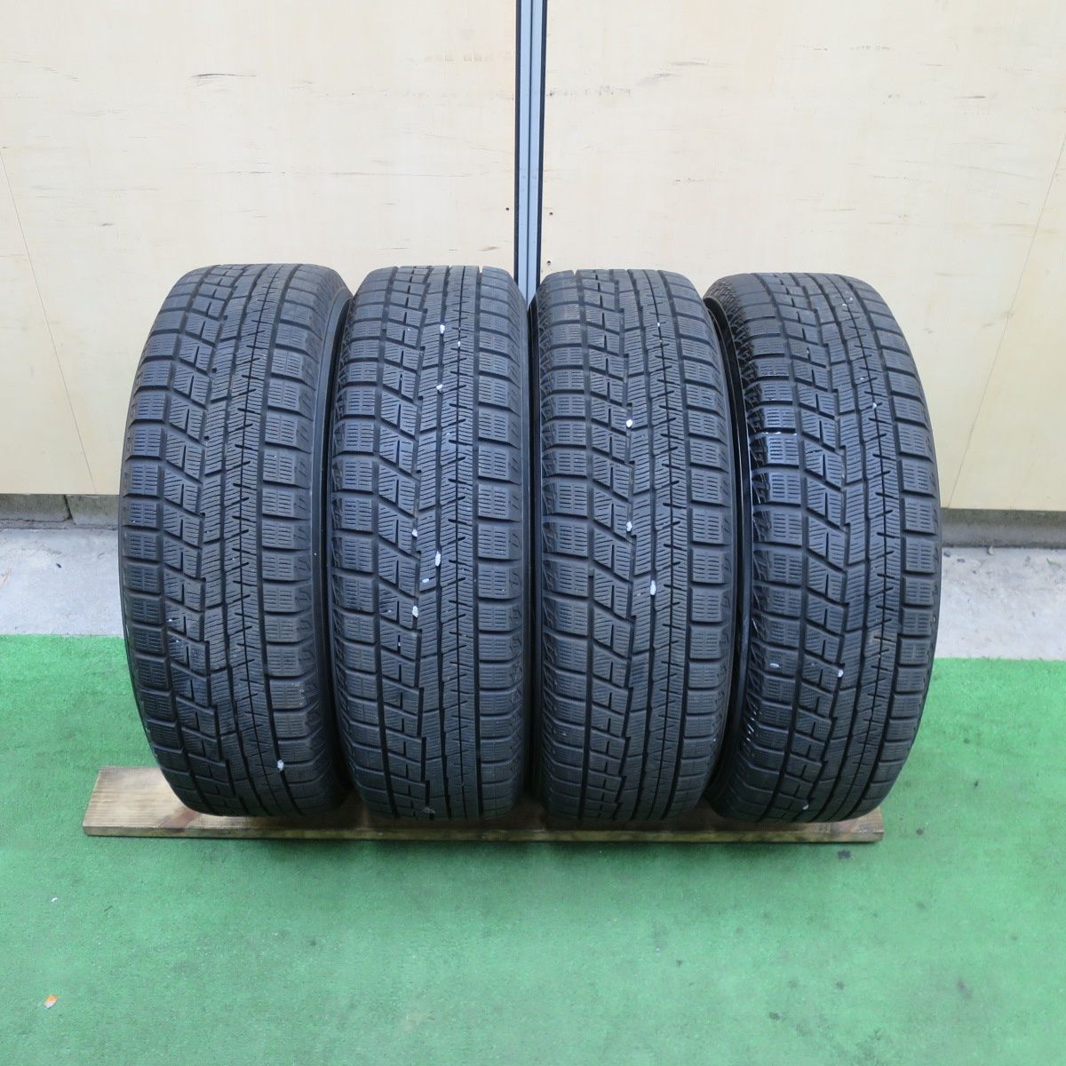 バリ溝！キレイ！9.5分☆スタッドレス 185/60R15 ヨコハマ アイス