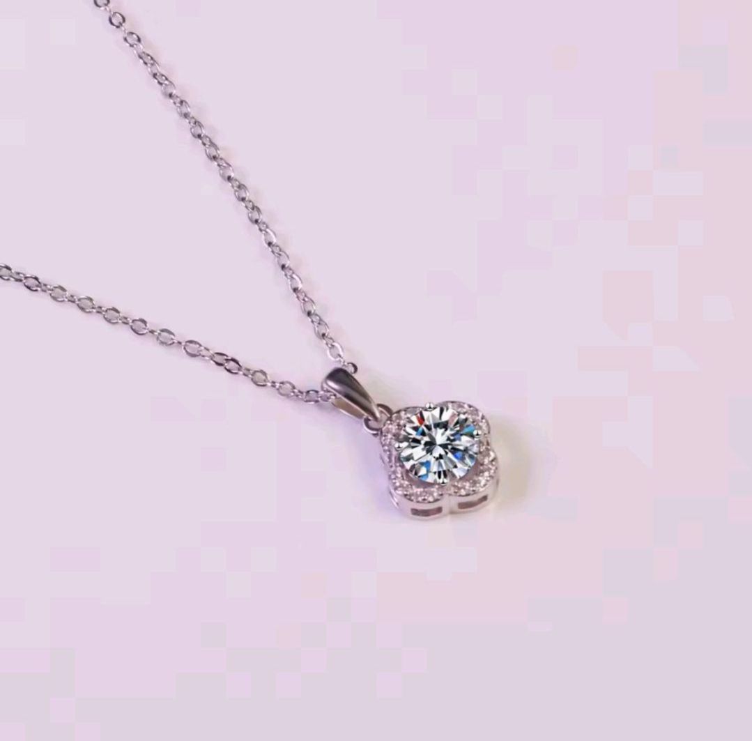 モアサナイト 1.2ct 人工ダイヤ クローバーデザインネックレス RG 
