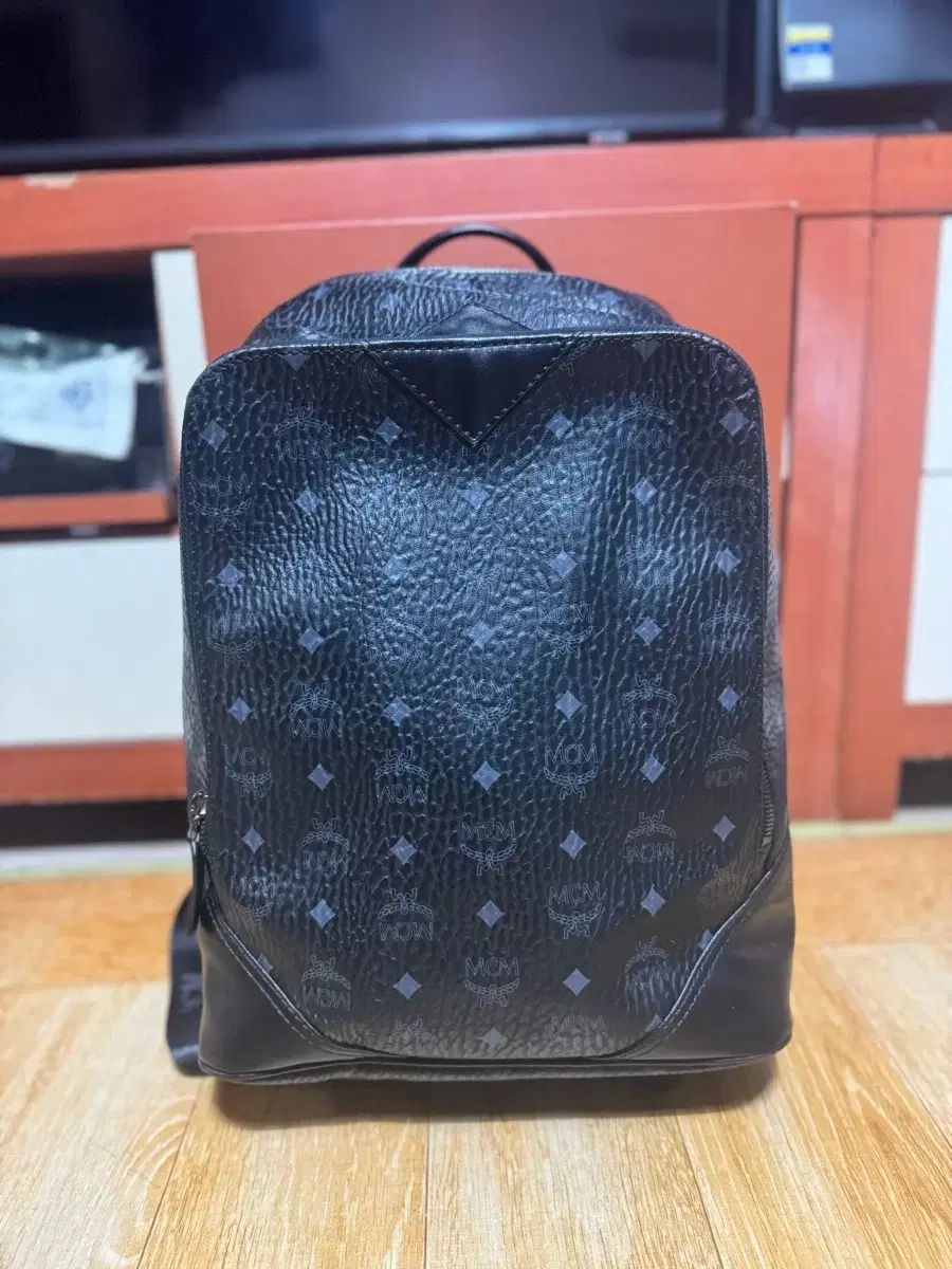 MCM ブラック バックパック バッグ 【公式通販】