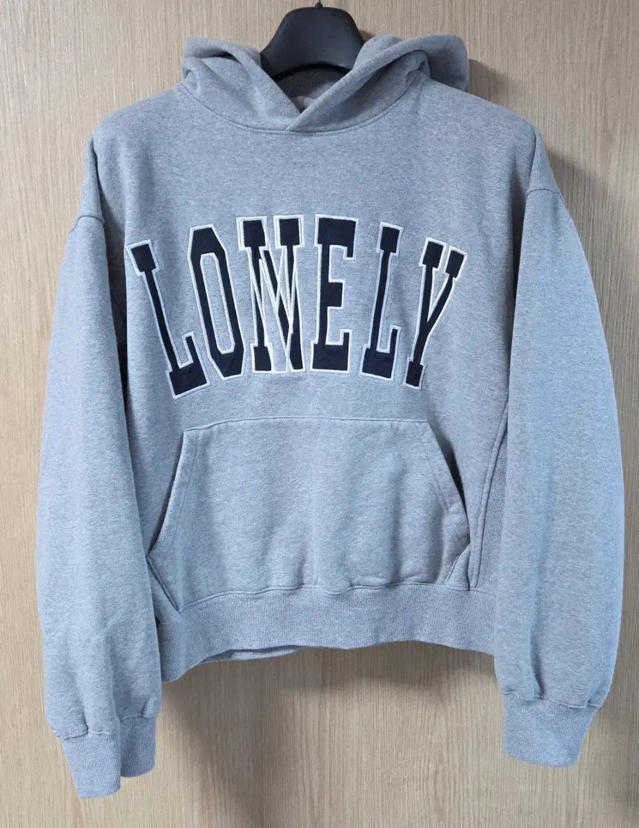 着用画像 NOHANT ノアン WHO フード Tシャツ