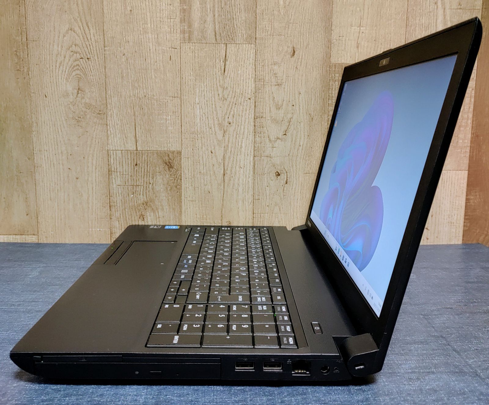 TOSHIBA dynabook Corei5 メモリ8GB SSD256GB TOSHIBA dynabook Corei5 メモリ8GB SSD256GB 大画面 DVD Webカメラ