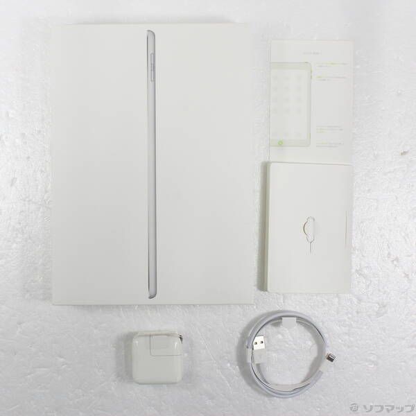中古品〕 iPad 第5世代 32GB シルバー MP1L2J／A docomoロック解除SIM