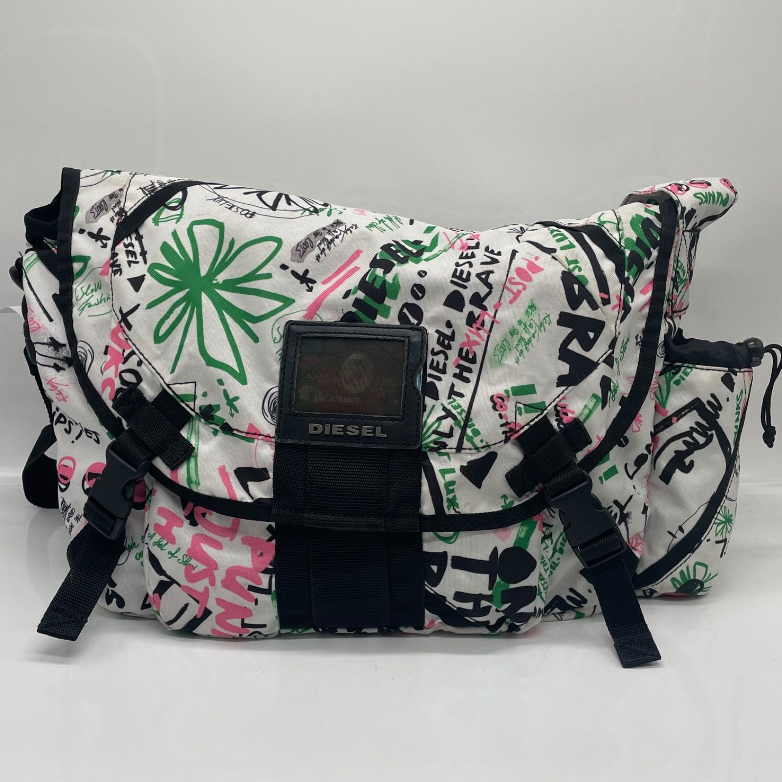 BN7010○DIESEL ディーゼル グラフィティ柄 メッセンジャーバッグ 