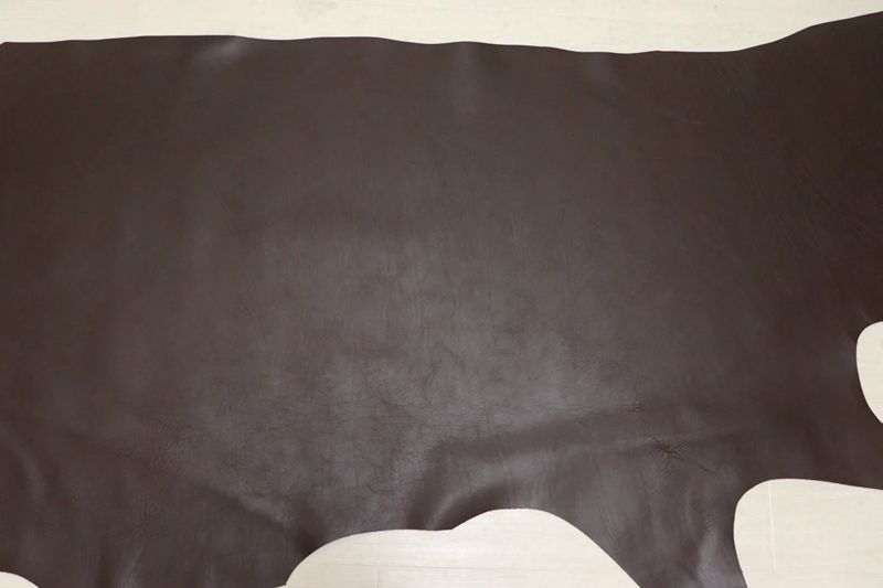 ビターブラウン 180 ds ヌメ革 牛革 イタリア レザー スムース加工 はぎれ 一枚革 レザークラフト 革 皮 本革 diy 生地 材料