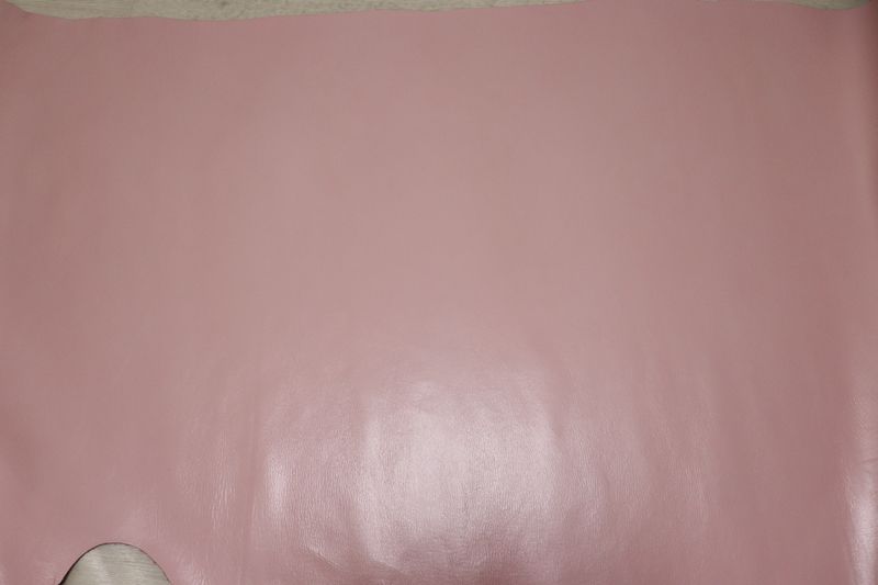 パールピンク 230 ds クロム革 牛革 国産 レザー スムース加工 はぎれ 一枚革 レザークラフト 革 皮 本革 diy 生地 材料