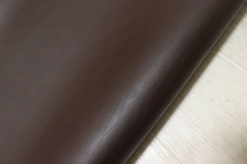  ビターブラウン 180 ds ヌメ革 牛革 イタリア レザー スムース加工 はぎれ 一枚革 レザークラフト 革 皮 本革 diy 生地 材料 生地/糸 手芸素材 材料