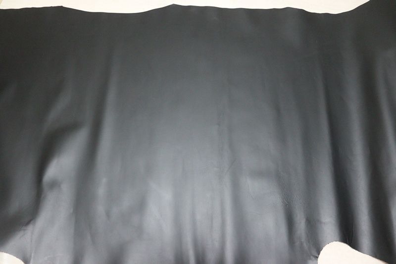 ブラック 230 ds クロム革 牛革 国産 レザー 顔料仕上げ はぎれ 一枚革 レザークラフト 革 皮 本革 diy 生地 材料