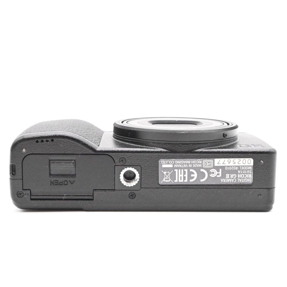  RICOH GR III デジタルカメラ APS Cサイズ大型CMOSセンサー搭載 ストリートスナップシュータ― 高速AF 高解像 3 その他 デジタルカメラ