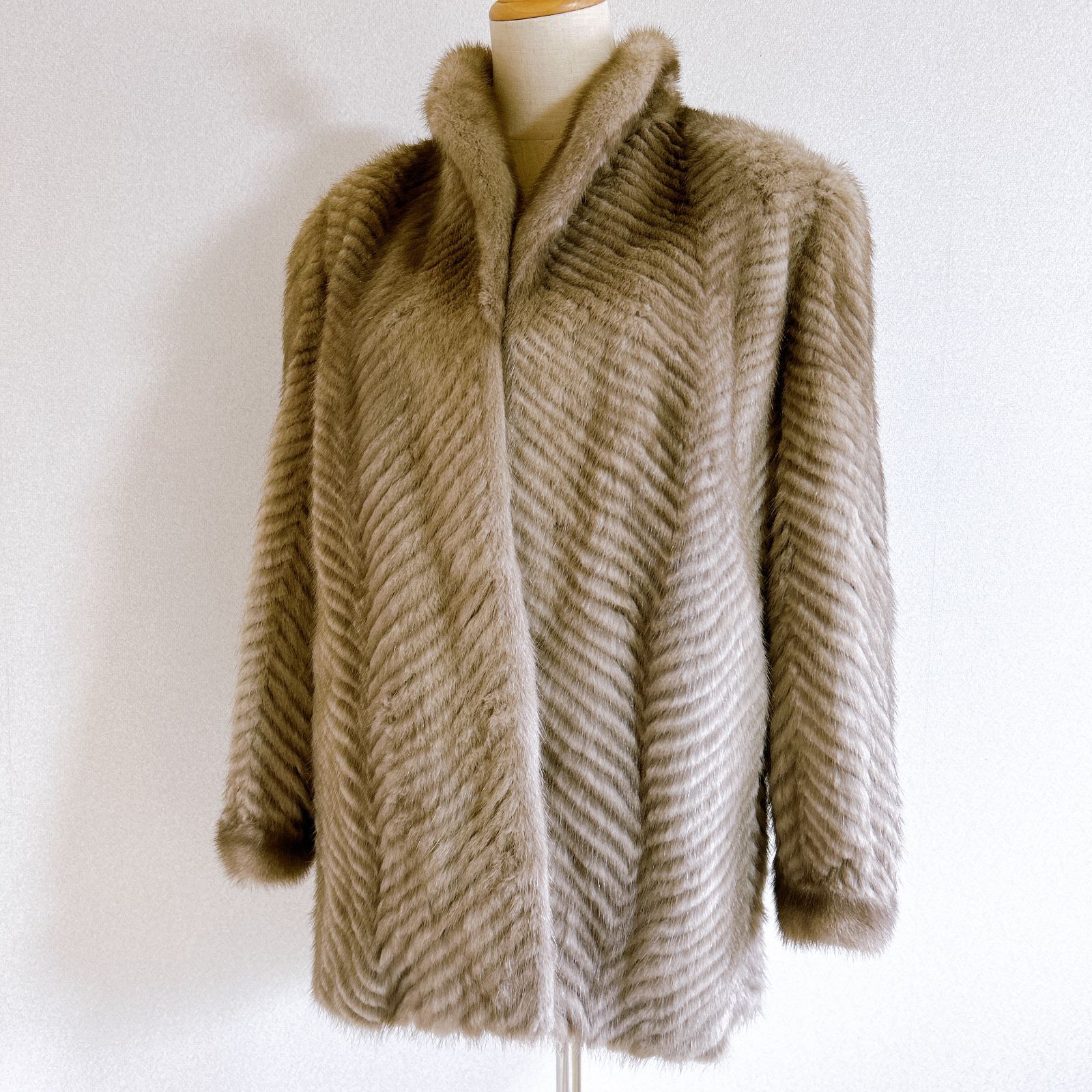 毛皮 コート ゴールデンフォックス 内側少しシミあり レディース サイズ不明 品 管理番号